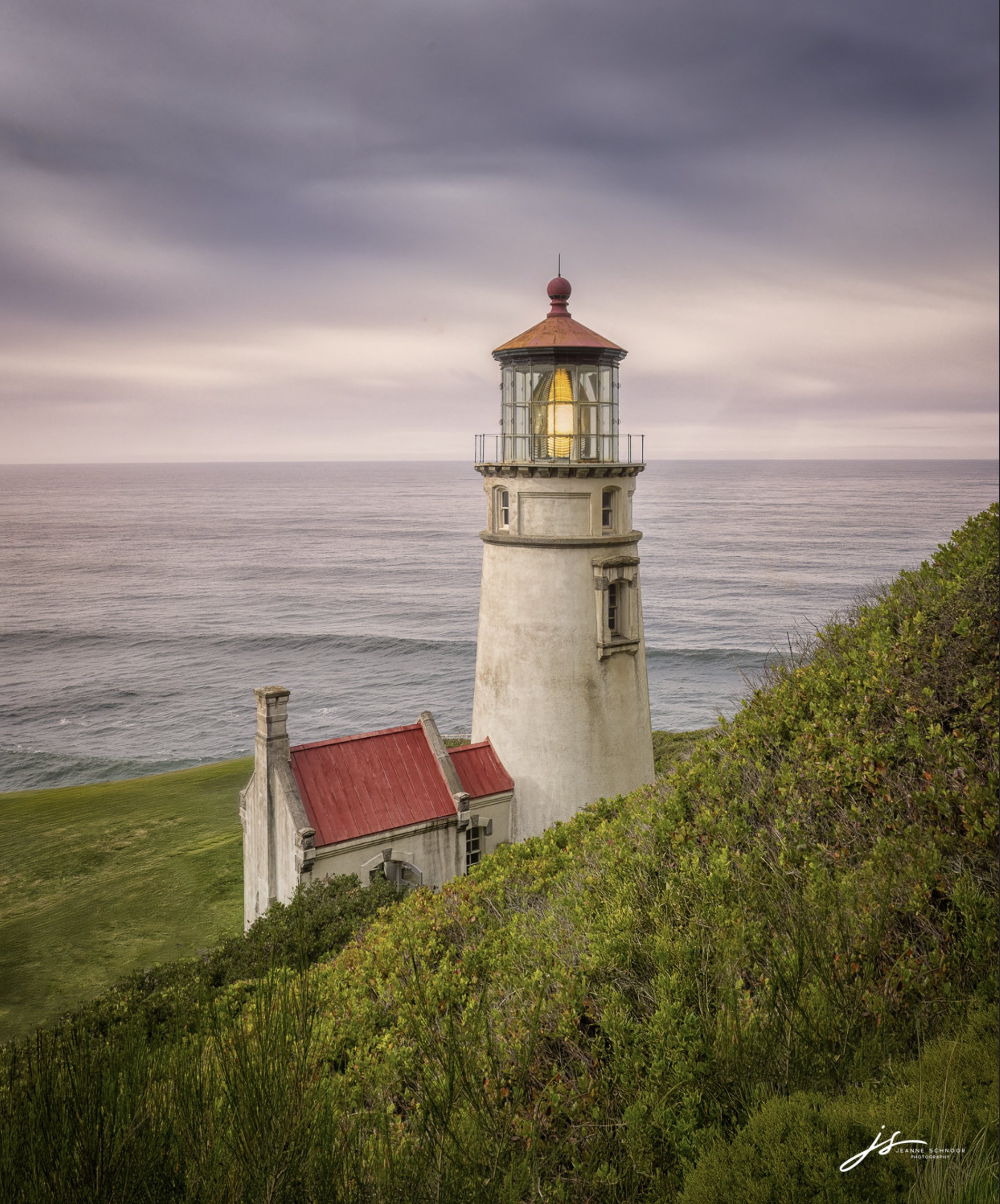 Jeanne Schnoor captured this compelling image of the Hecata Head Lighthouse near Florence Oregon.
This iconic 19th-century lighthouse is part of a state scenic viewpoint and features an automated beacon that is the strongest on the Oregon Coast. The 