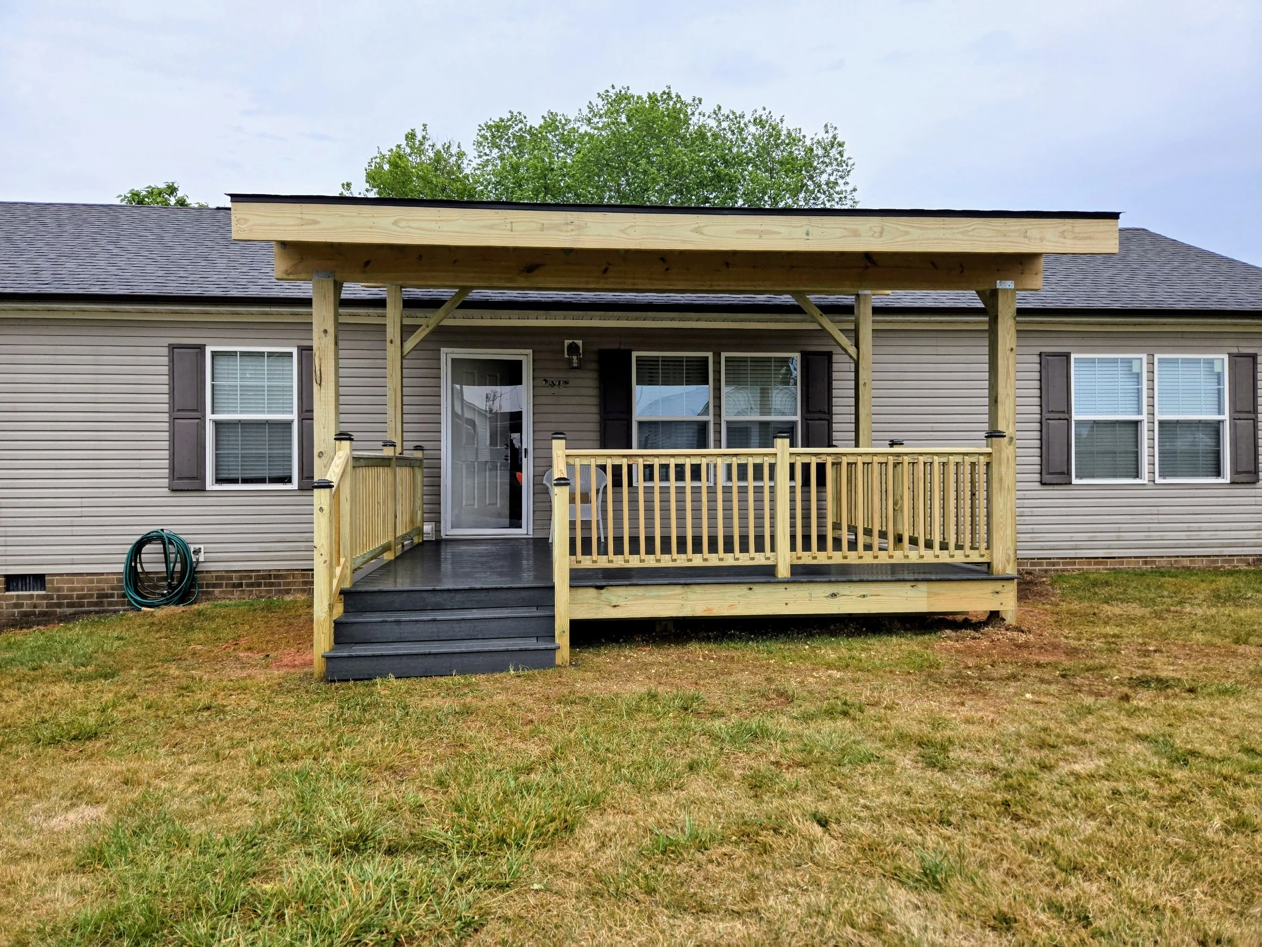 16x12ft covered composite deck