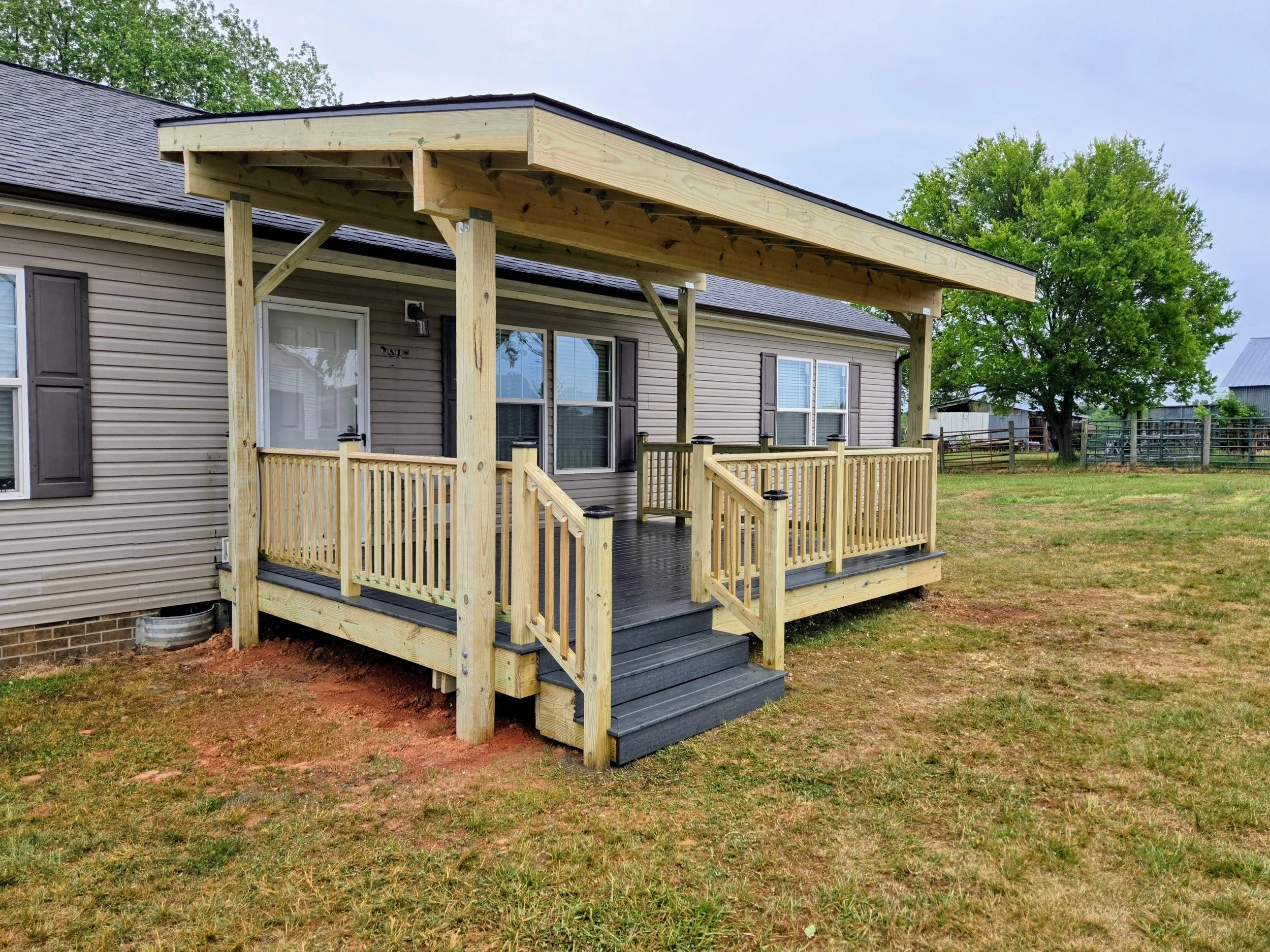 16x12ft covered composite deck
