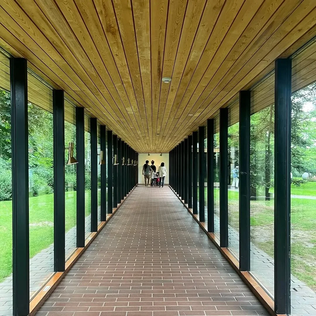 Dise&ntilde;ar un paisaje implica crear un rico, complejo y nuevo mundo. 

Nos gusta jugar a pensar como la naturaleza. Porque s&iacute;, creemos que la naturaleza sabe lo que hace y que podemos seguir sus pasos y crear jardines que amemos tanto que 