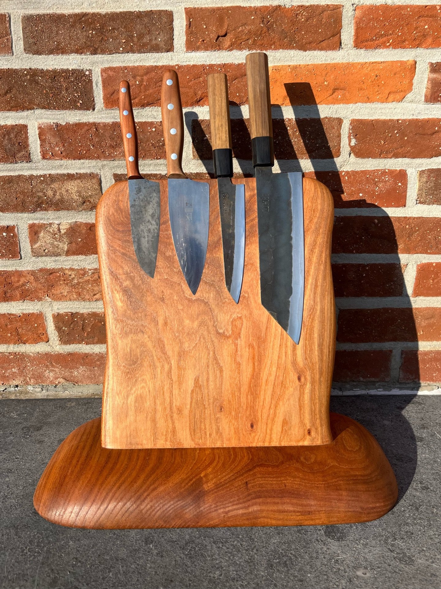 Messenblok Magnetisch
Iepen hout
30x40x16

#knives #chef #cooking #wood #japanese