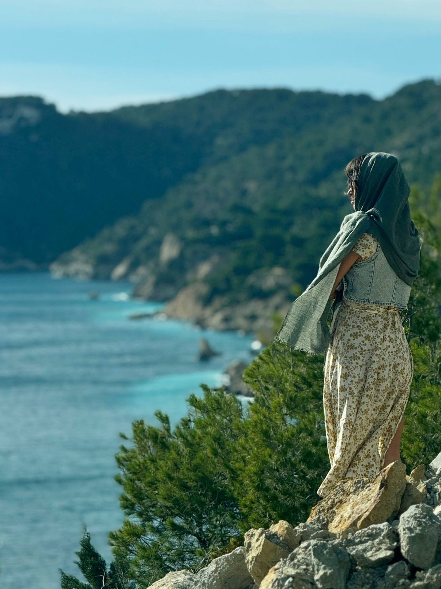 2025 ripped into me like a freight train on fire

I didn&rsquo;t see it coming. 
Or maybe I did?

my teacher sent instructions,
&ldquo;Choose love, let go of everything else&rdquo;

Choose love. How?

I reached toward the land 

Always the land.
Bear