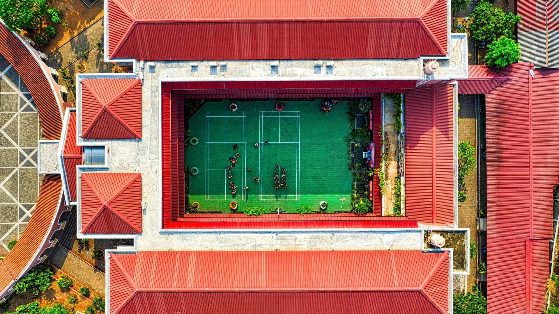 a drone photo of a commercial building that has a clean roof