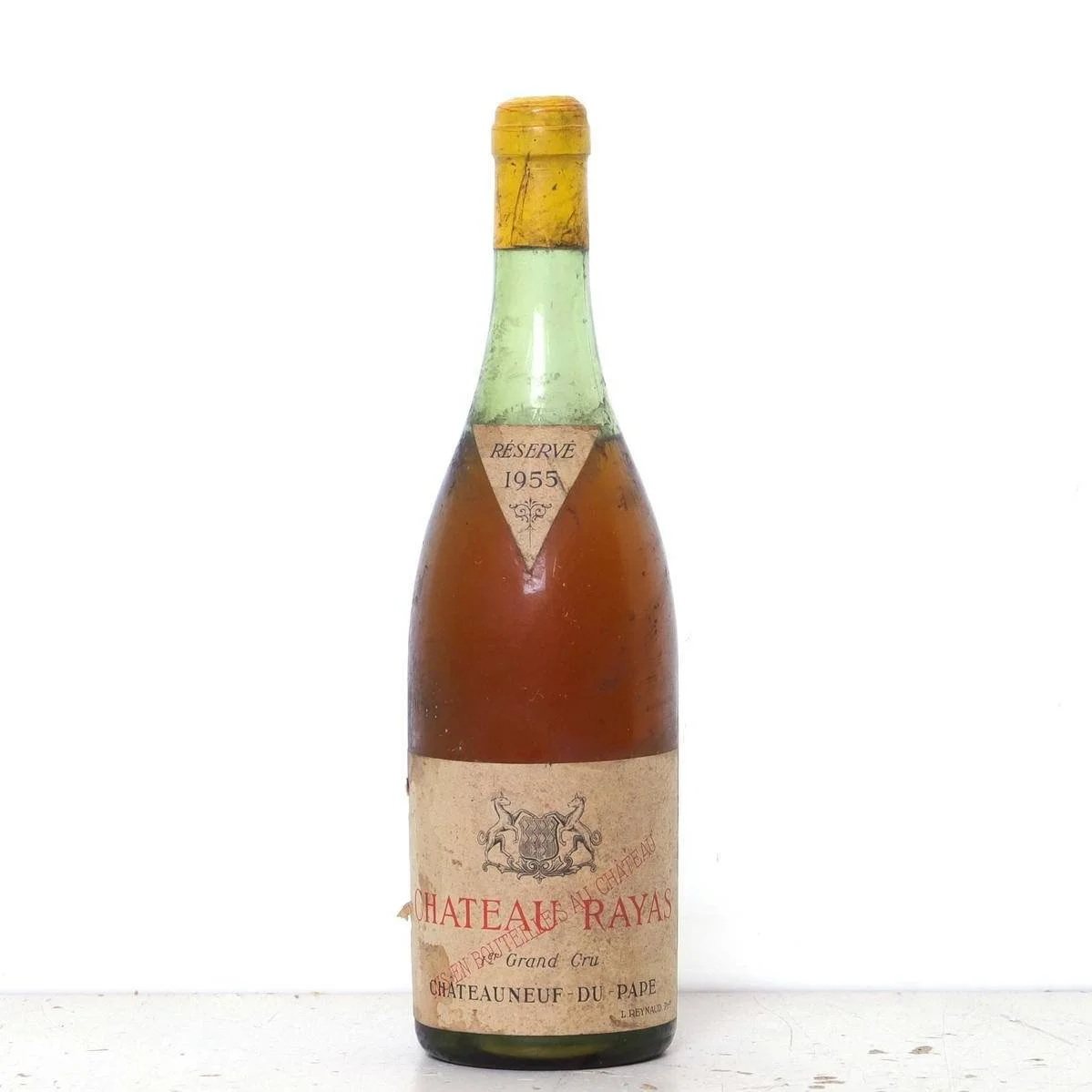 𝟏𝟗𝟓𝟓 𝐂𝐡𝐚𝐭𝐞𝐚𝐮 𝐑𝐚𝐲𝐚𝐬 𝐂𝐡𝐚𝐭𝐞𝐚𝐮𝐧𝐞𝐮𝐟-𝐝𝐮-𝐏𝐚𝐩𝐞 𝐛𝐥𝐚𝐧𝐜
A bottle that carries great history of the Reynaud family. 
Founded in 1880 by Albert Reynaud, Emmanuel Reynaud took over the family business in 1997 from his uncle Ja