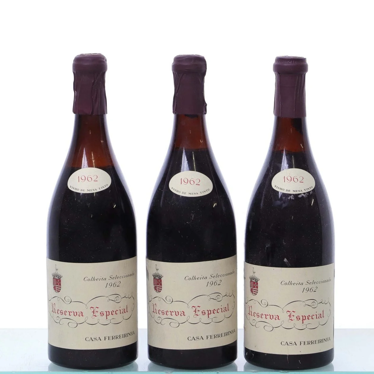 🍷Lot 2437 - 3 bottles 1962 Casa Ferreirinha Reserva Especial - Colheita Seleccionada

These are NOT Colheita port. It's Reserva Especial portuguese red wine that only 16 vintages have been produced since 1960. It shares the source of the grapes, the
