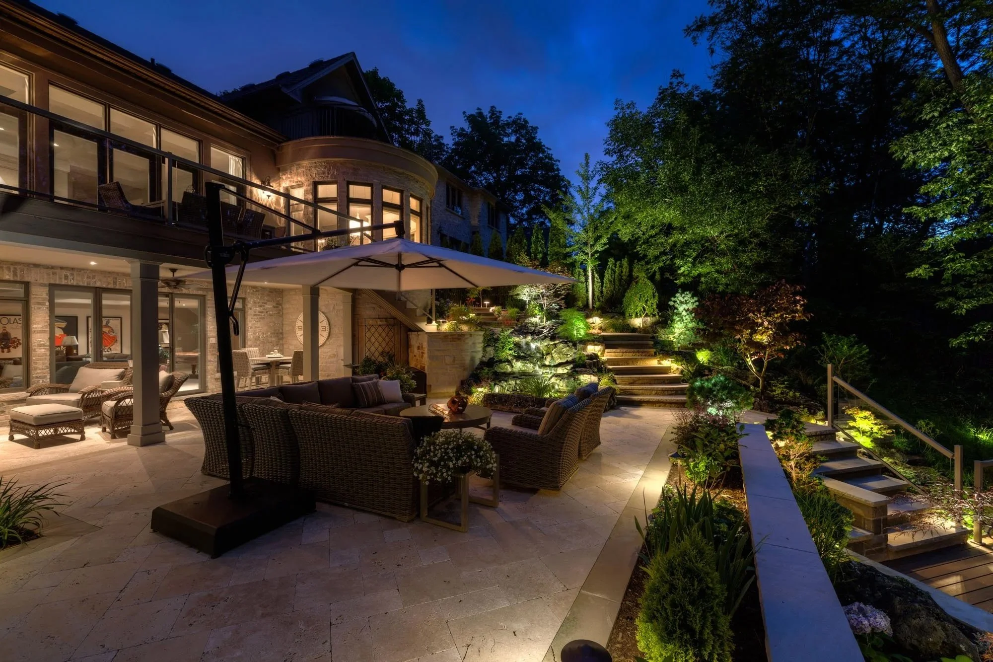 Dundas deck design overlooking a wooded ravine from a cantilevered deck