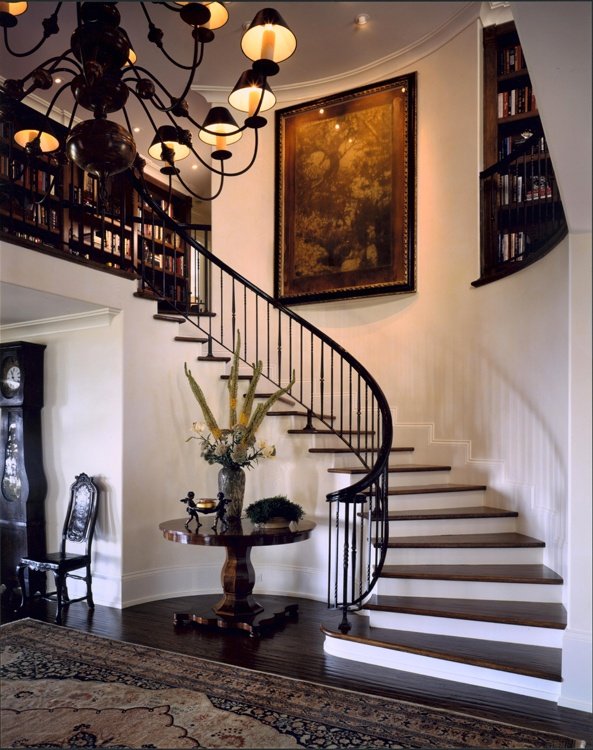 Curved entry staircase, chandelier.jpg