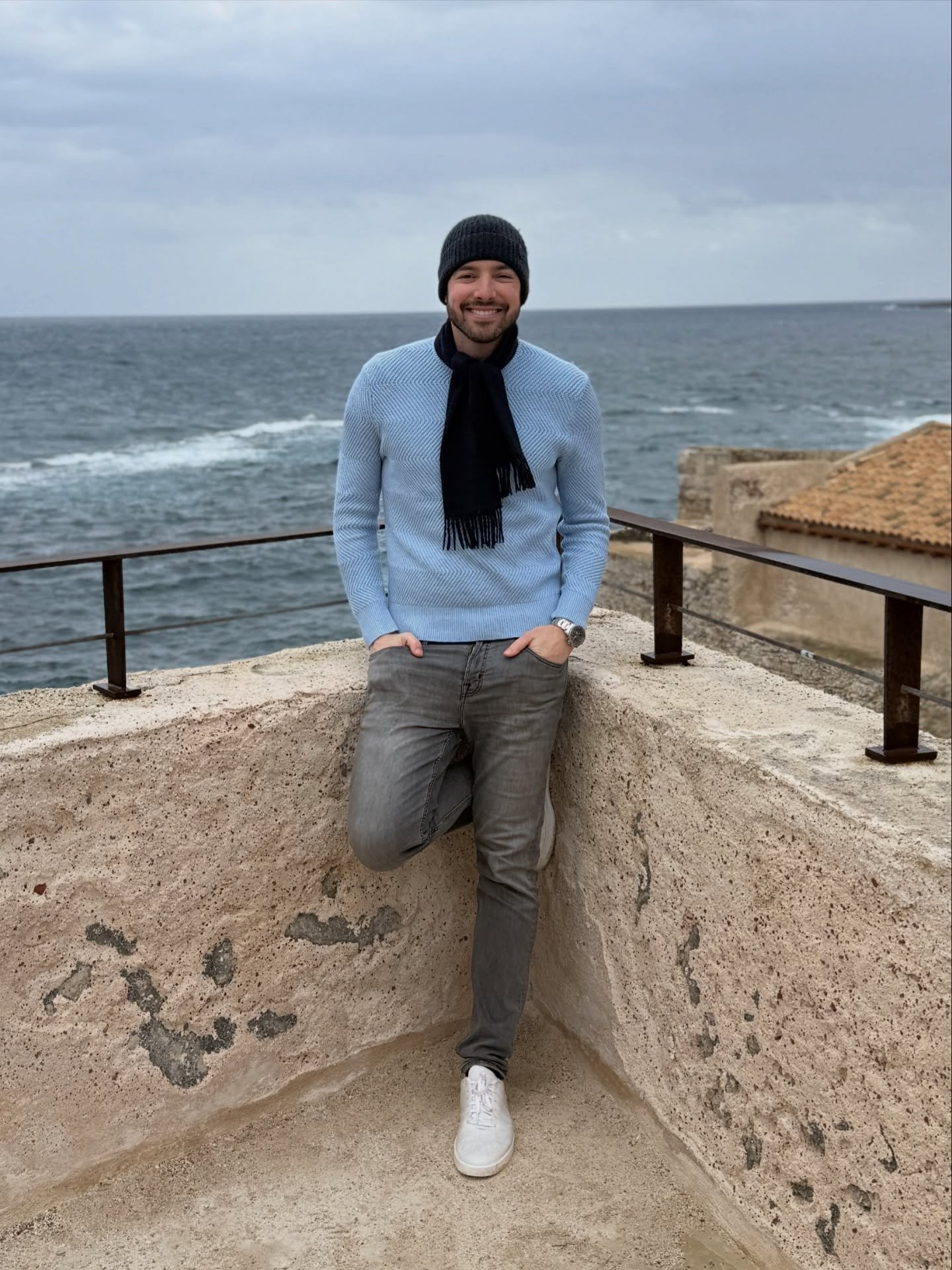 Wholesome moment alert!!! When you&rsquo;re doing promo for the new single in Sicily, and your little cousin who&rsquo;s running around just wants to get in on the pics with &ldquo;Tio Jay.&rdquo; &hellip;you have to let her in on them.