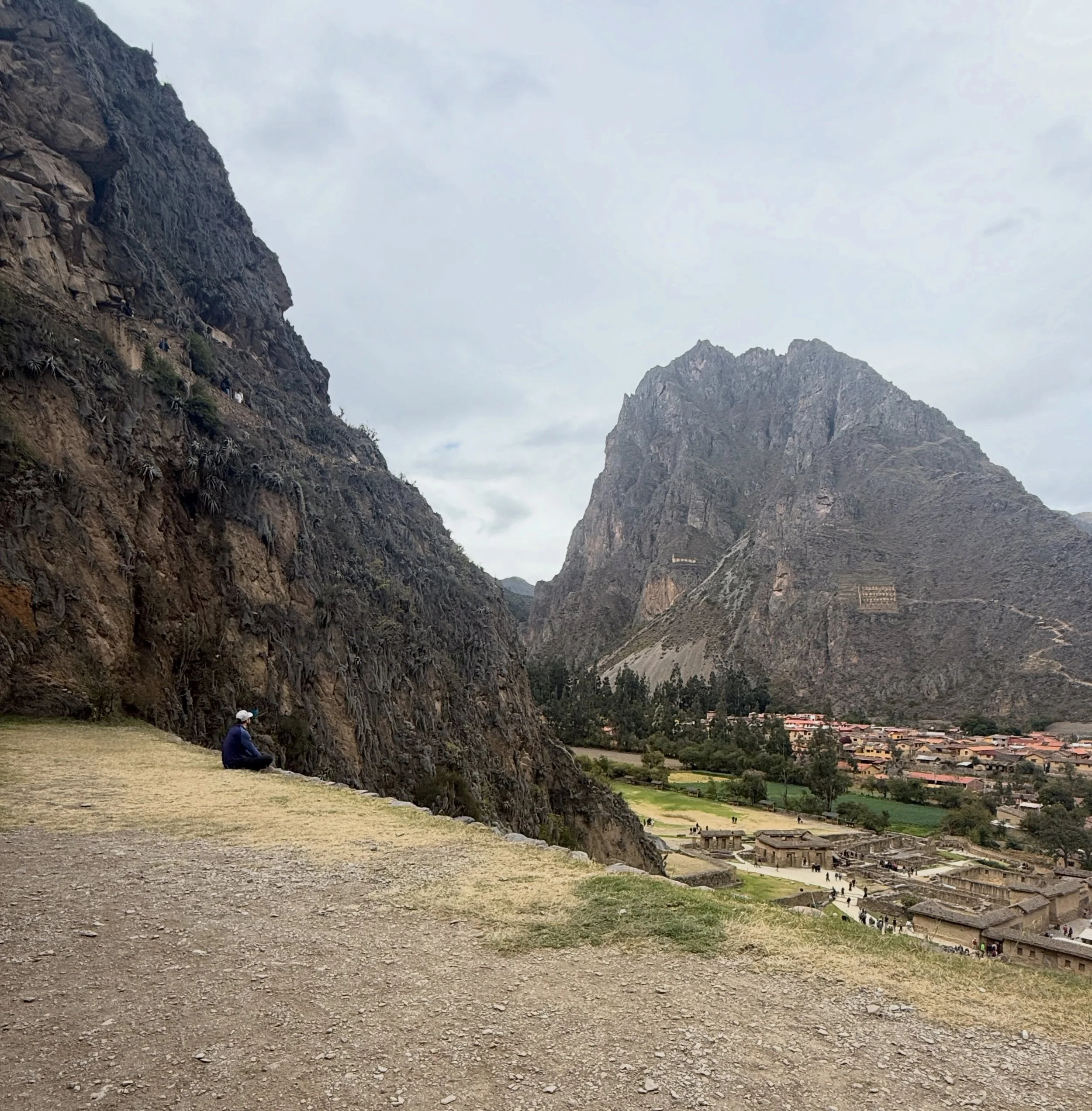 Taking it all in&hellip;#peru #ollantaytambo