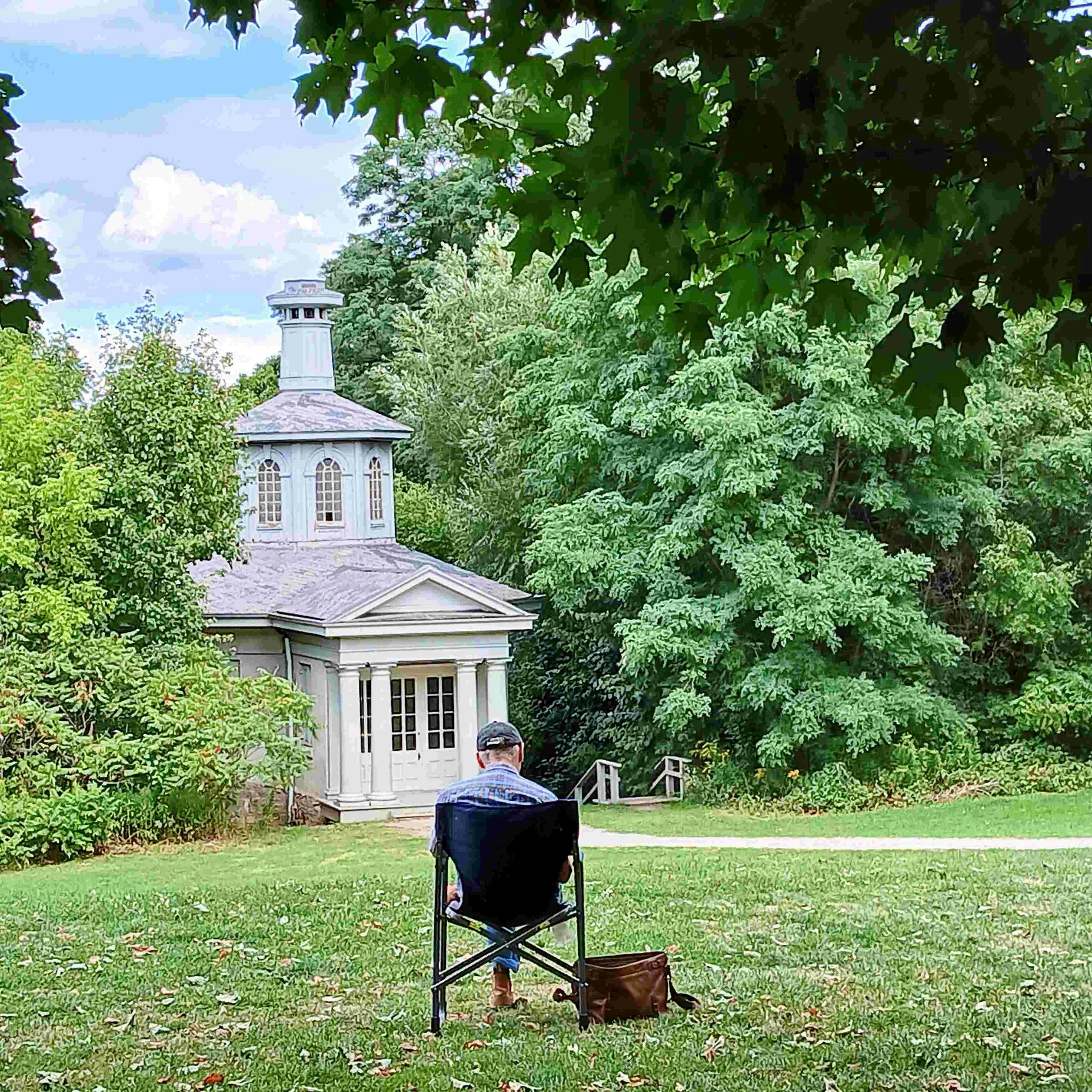 Dennis Montford sketching at Dundurn Castle in Hamilton, Ontario