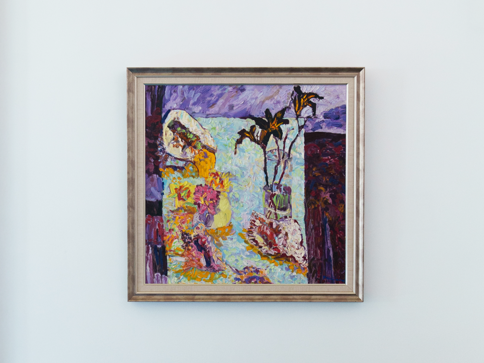 LILY AND SEASHELLS 
Piotr Kulikowski
Oil on canvas
42x42 | $2,400
In Lilly and Seashells, flowers and ocean forms share a single moment of quiet beauty. Vibrant color and expressive texture transform the still life into a scene full of energy and war