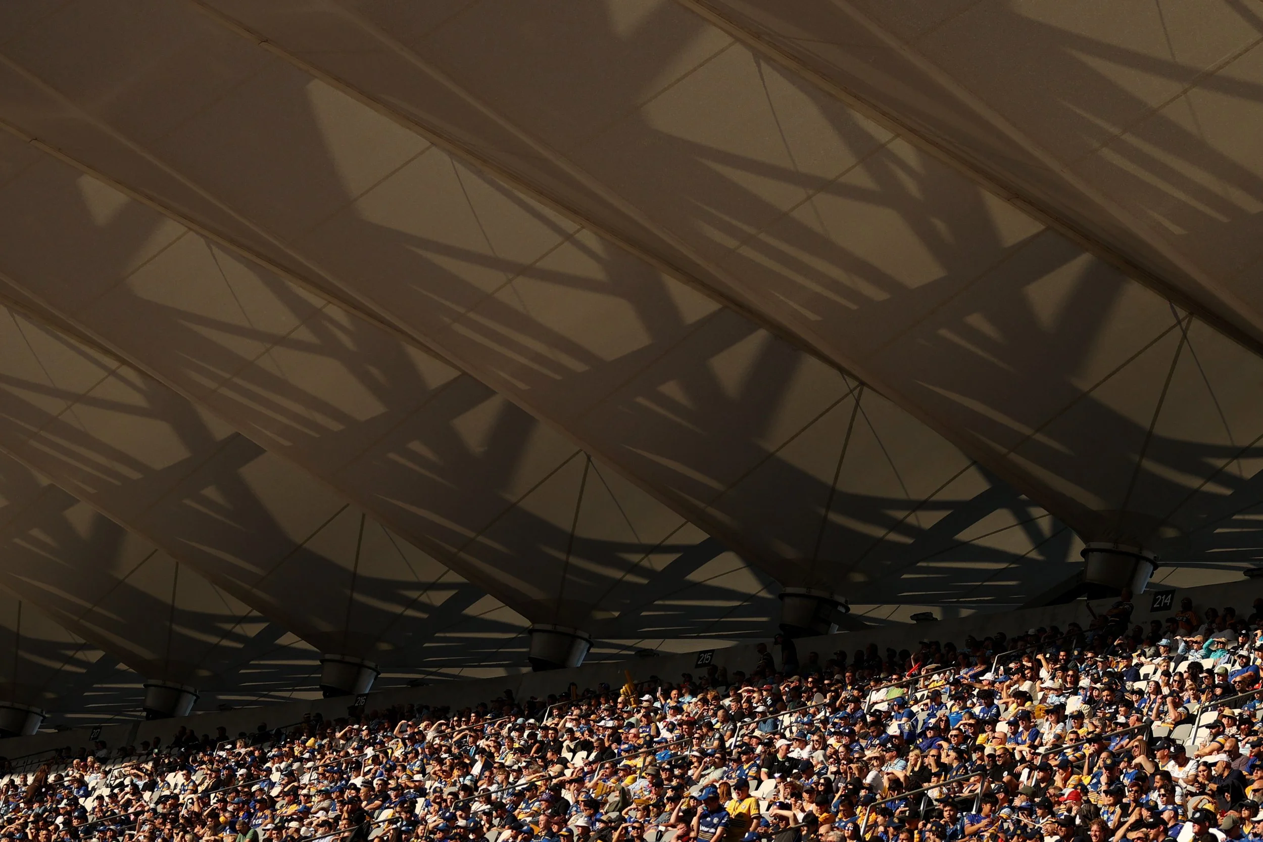 _e   Commbank Stadium-Fans.JPG