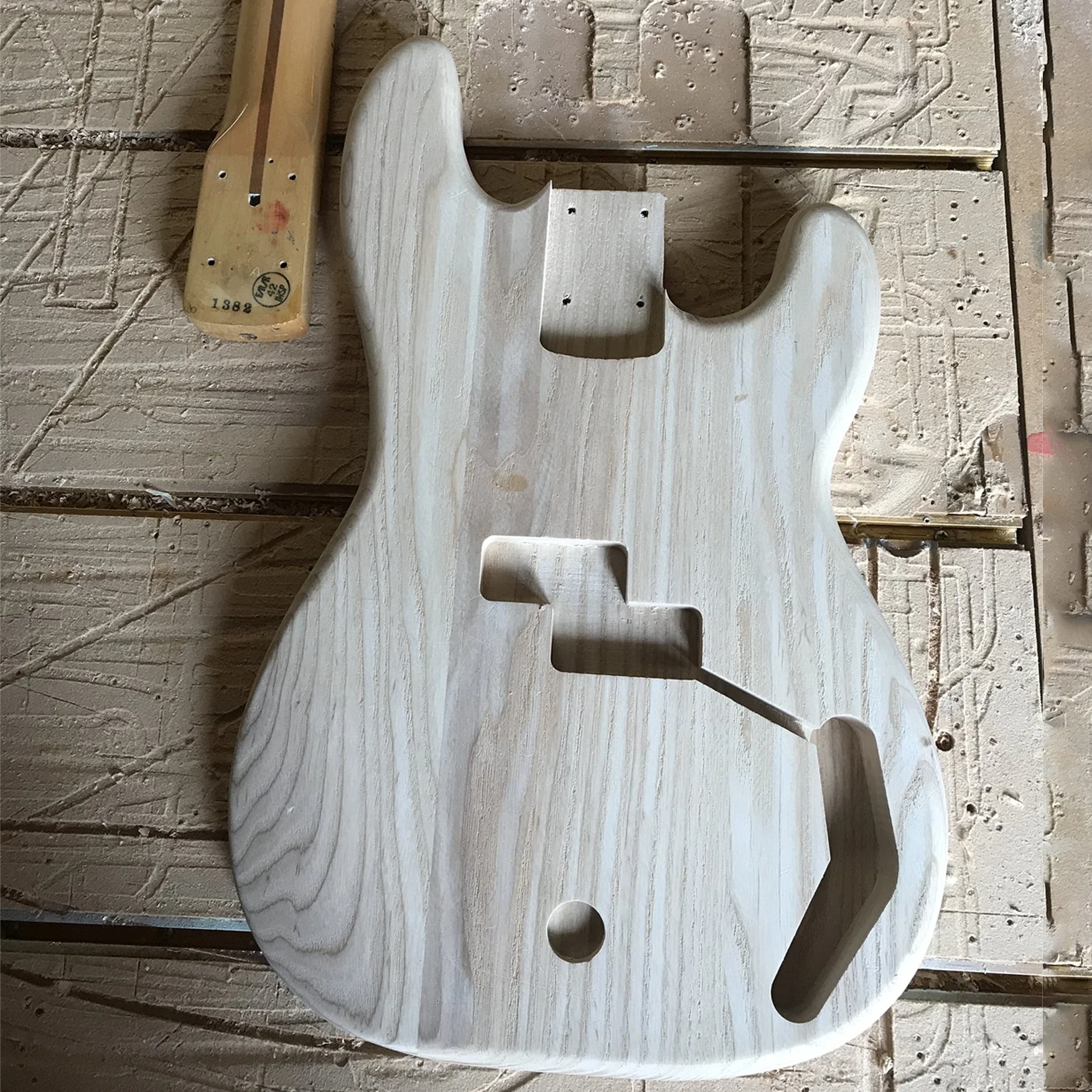 Bass Guitar Body_Ash_01.JPG
