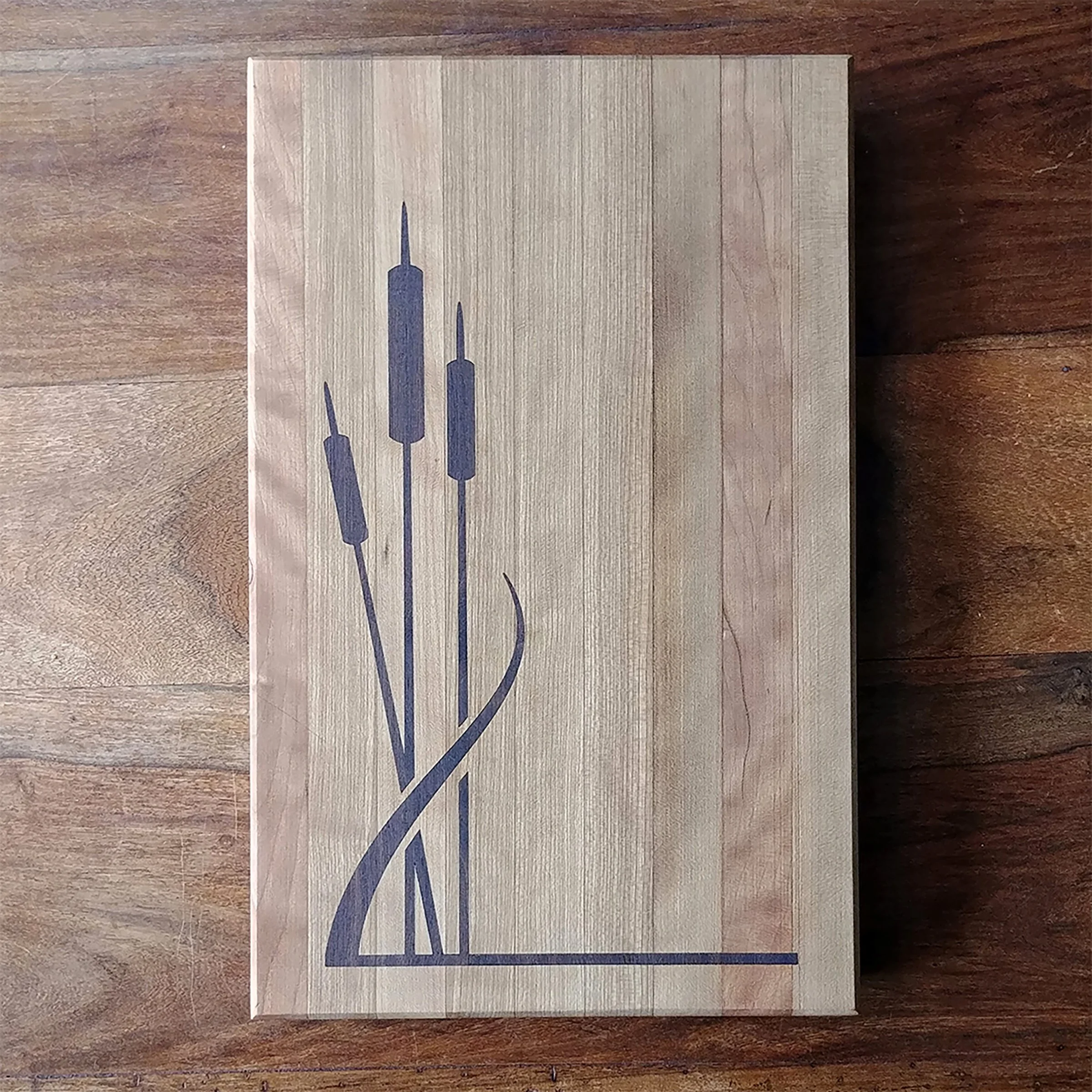 Cherry Cuttingboard Walnut Inlay Bullrush .jpg