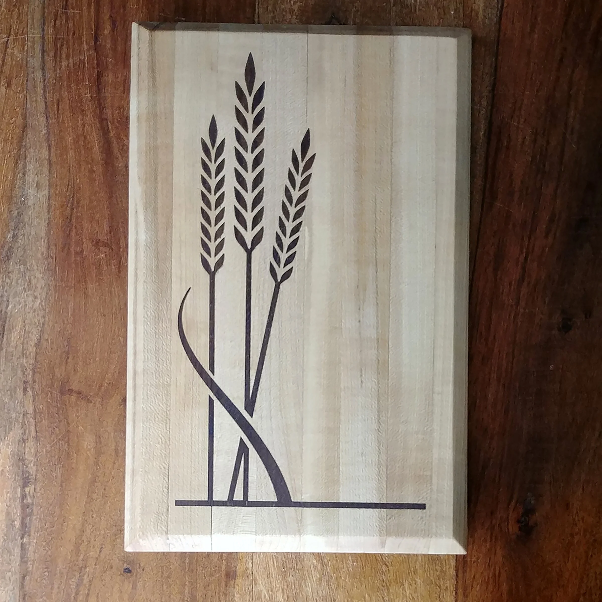 Maple Cuttingboard Walnut Inlay Wheat.jpg