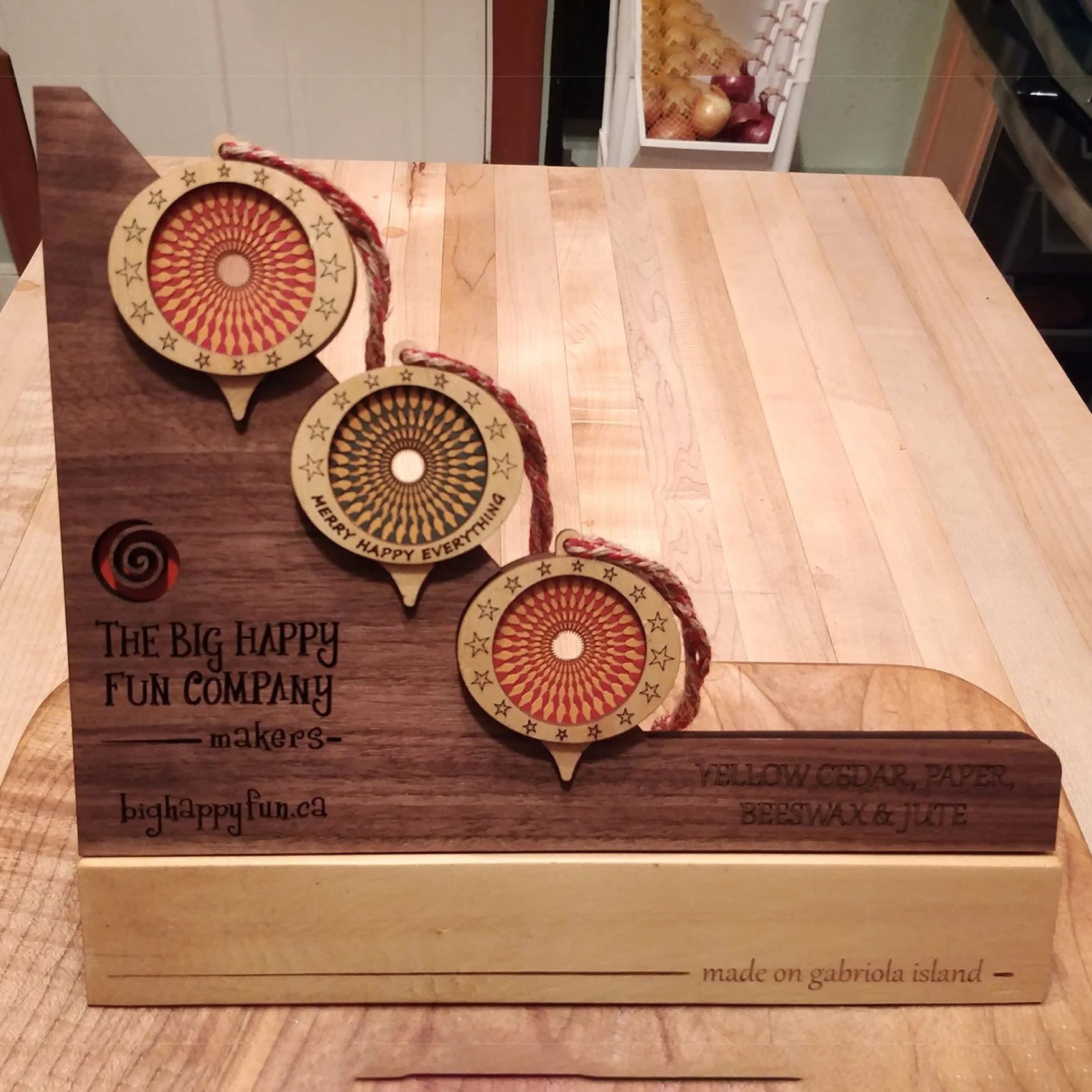 Ornament Display_Wood_01.jpg