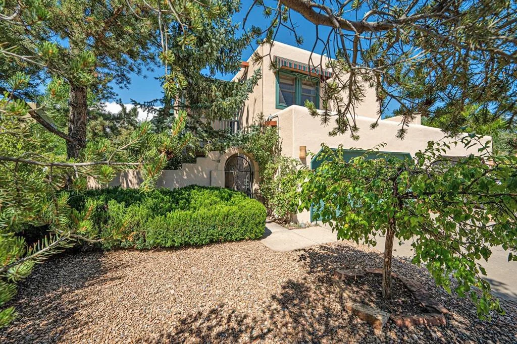 🥂 I just SOLD this delightful home in Via Cab with soaring ceilings and abundant natural light. It was only on the market for 10 days!

3 bedrooms, 3 baths, 1,790 sq.ft., with 2-car garage, on 0.11 acre. 
Listed Price: $525,000
Listing Brokerage: @l