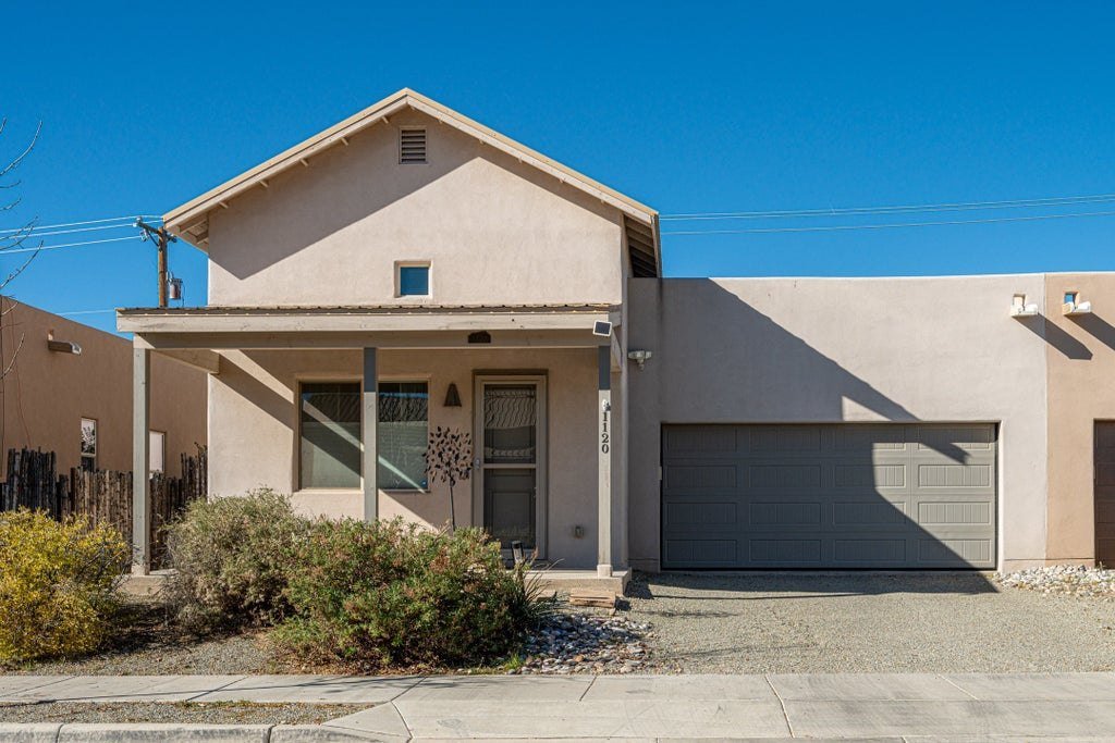 📣 NEW LISTING! 1120 Paseo Corazon &mdash; Listing Price: $489,000
This newer construction single-level home offers comfort, convenience, and peace of mind at a stellar price. The main living space, a well-balanced open concept design, is complemente