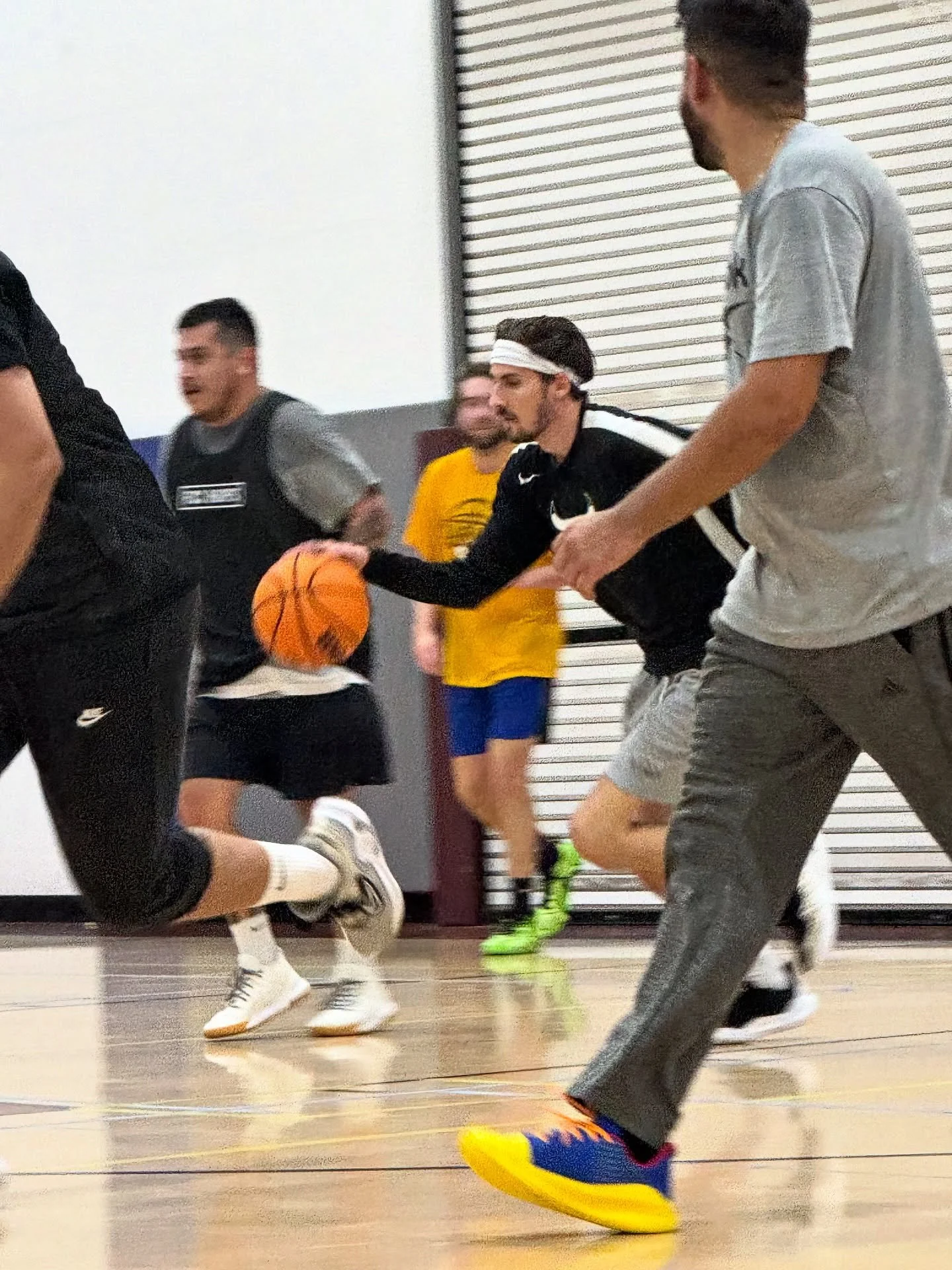 One squad nearly stayed on the court all night 🔥 The gym was buzzing, the energy was unmatched, and the runs just kept rolling. More hoop shots coming soon 📸 &hellip;.. 

Schedule linked in bio!

#fcchoops #hoops #basketball #adultrec #coedhoops #c