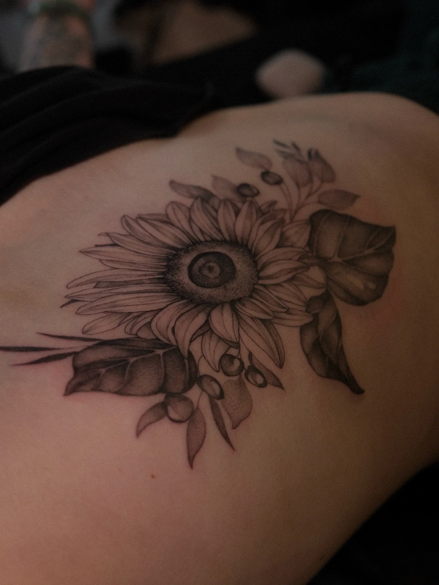 Sunflower flash on ribs 
Done @theterracestudio