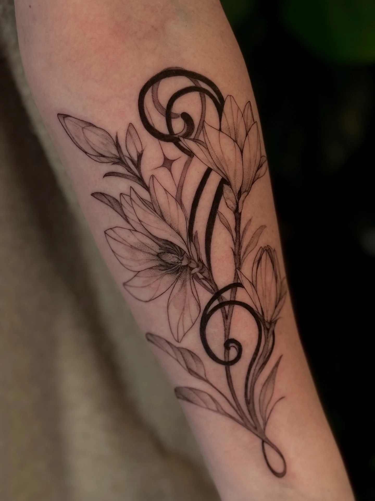 Magnolia art nouveau inspired piece ✨
Done @theterracestudio