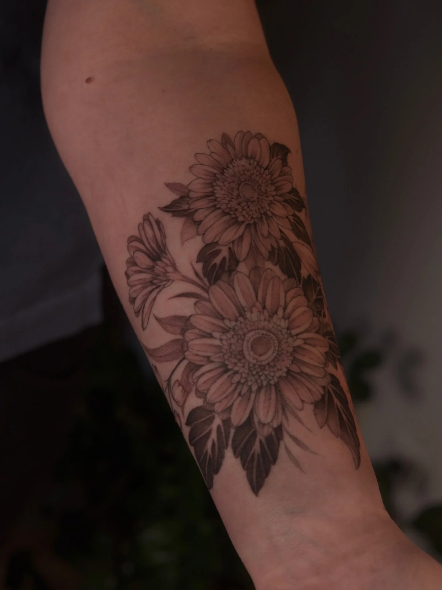 Floral forearm wrap 
Done at @theterracestudio 🤍
