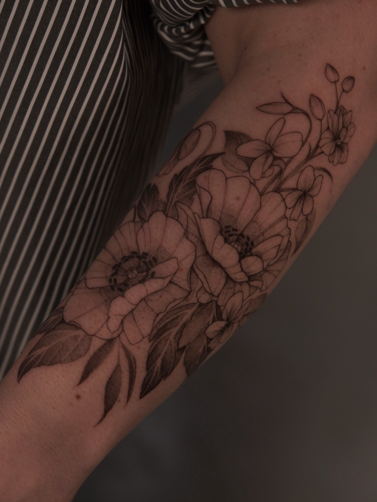 Poppies, violets and larkspur forearm wrap 
@theterracestudio