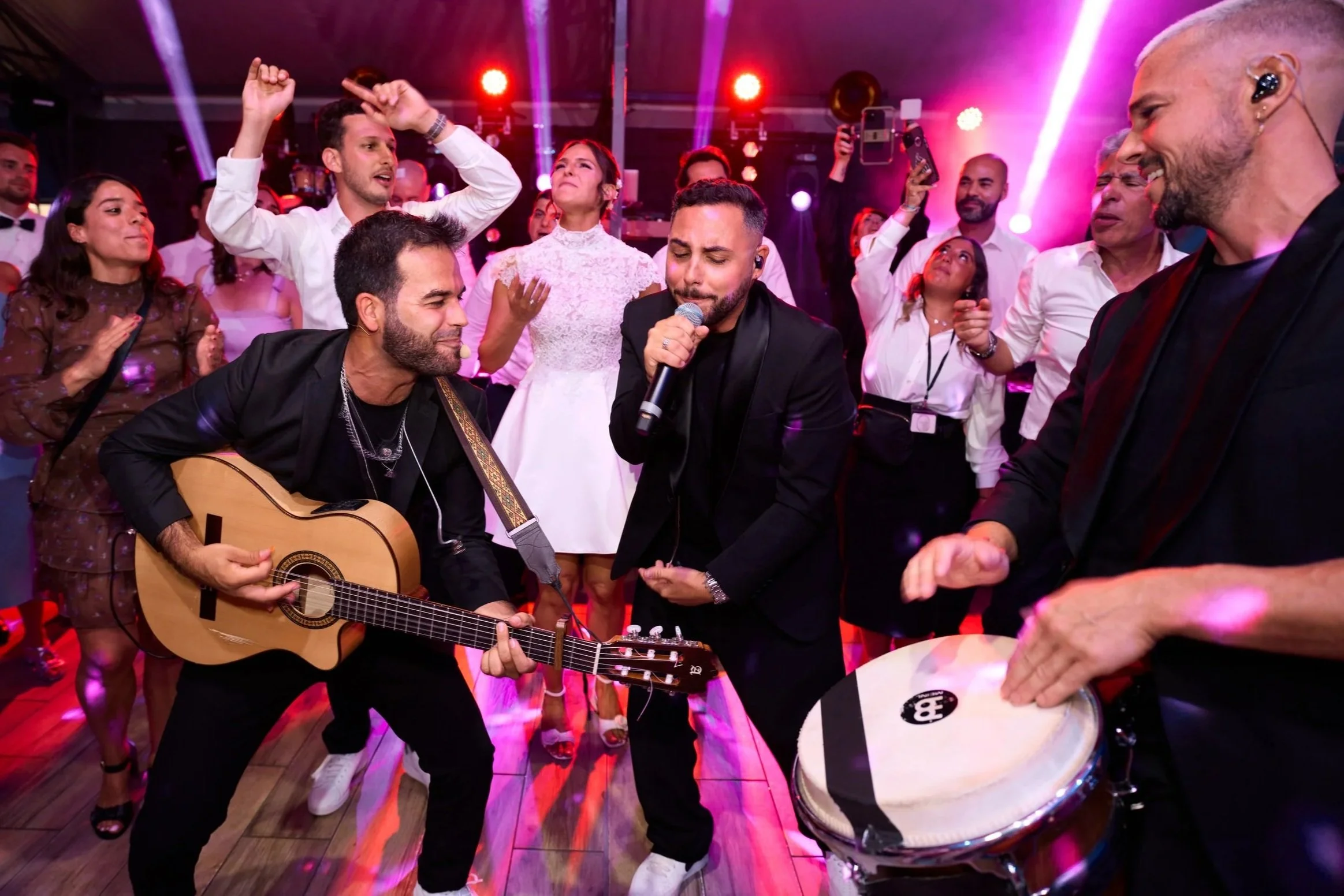 Une fête dans un mariage juif au château barthelemy