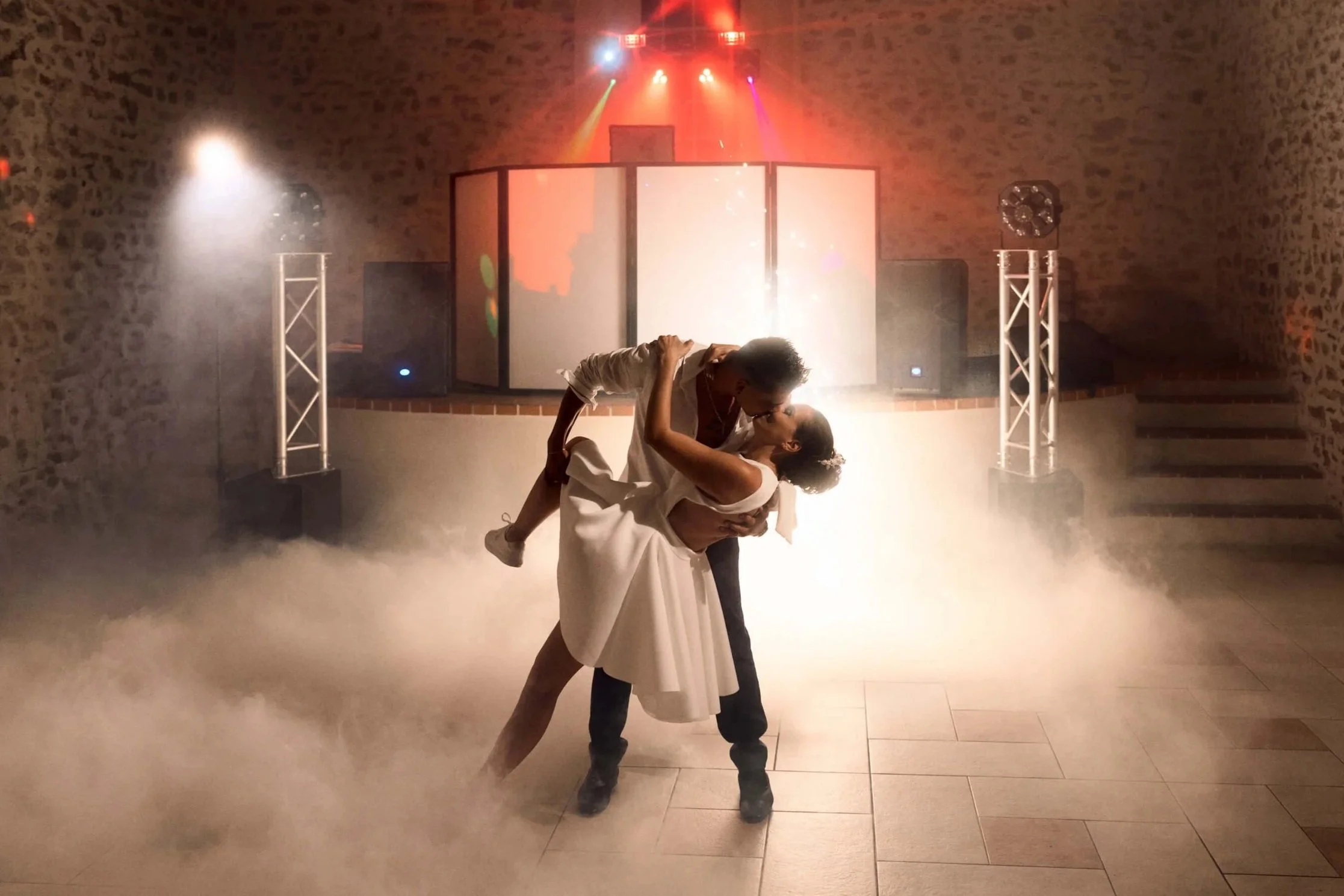 Un couple lors de l'ouverture de bal de son mariage