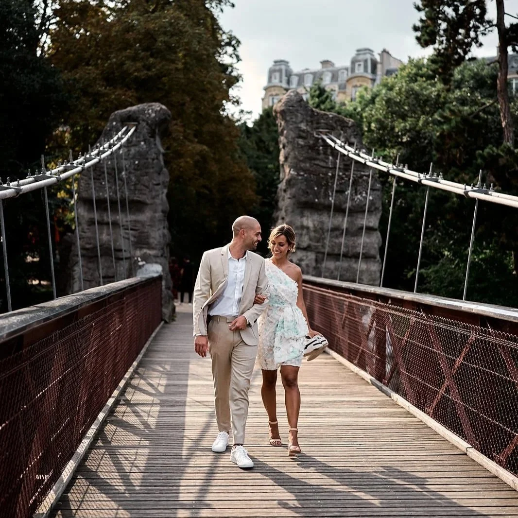 une photo d'une séance de couple à paris