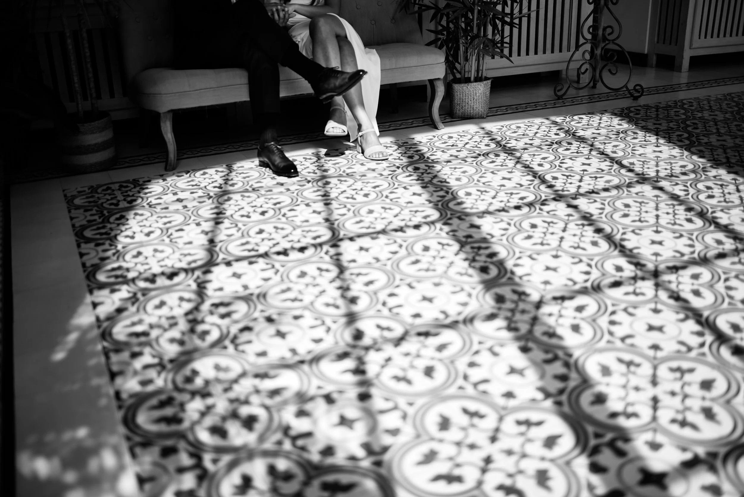 Un photographe spécialisé dans le mariage prend une photo