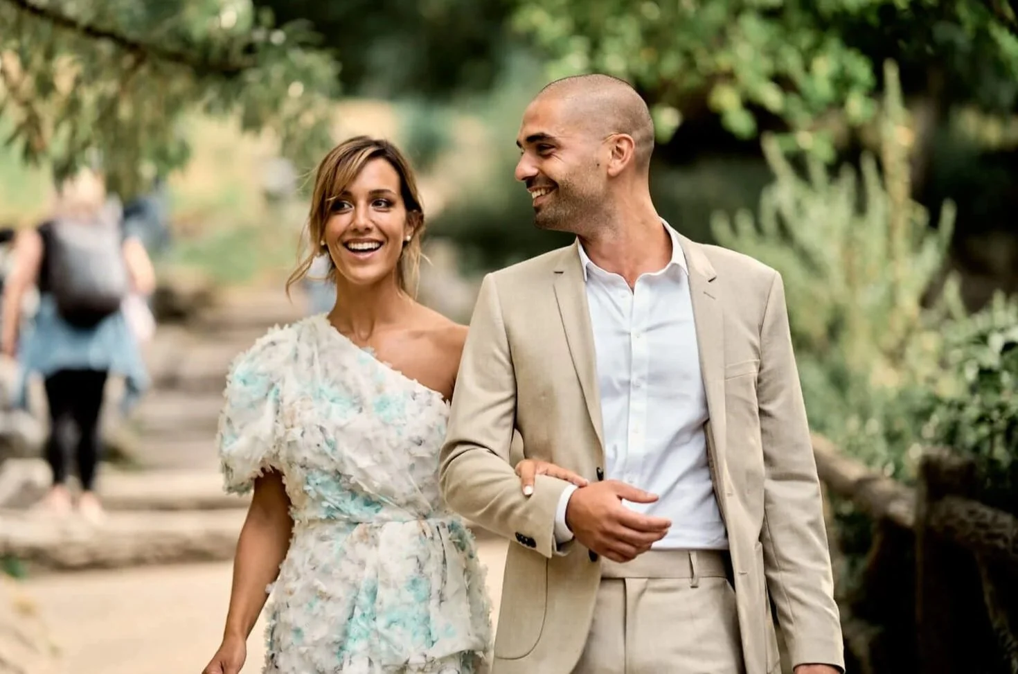 Un portrait de couple dans paris