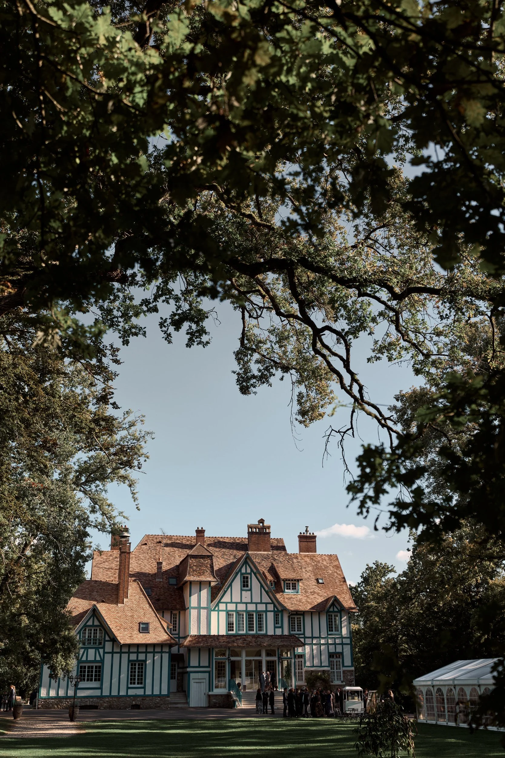 Une photo du manoir des roches