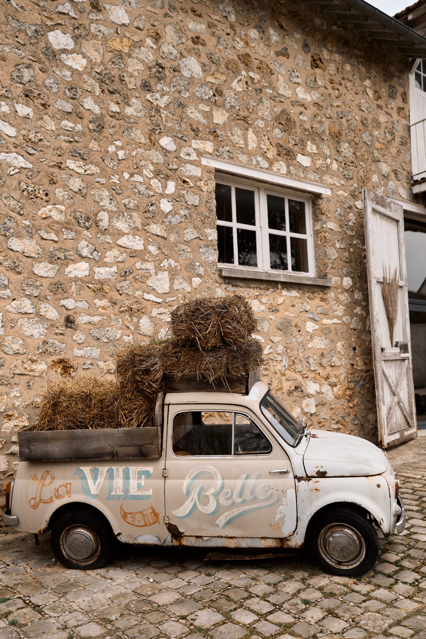 une photo de la ferme du prieuré