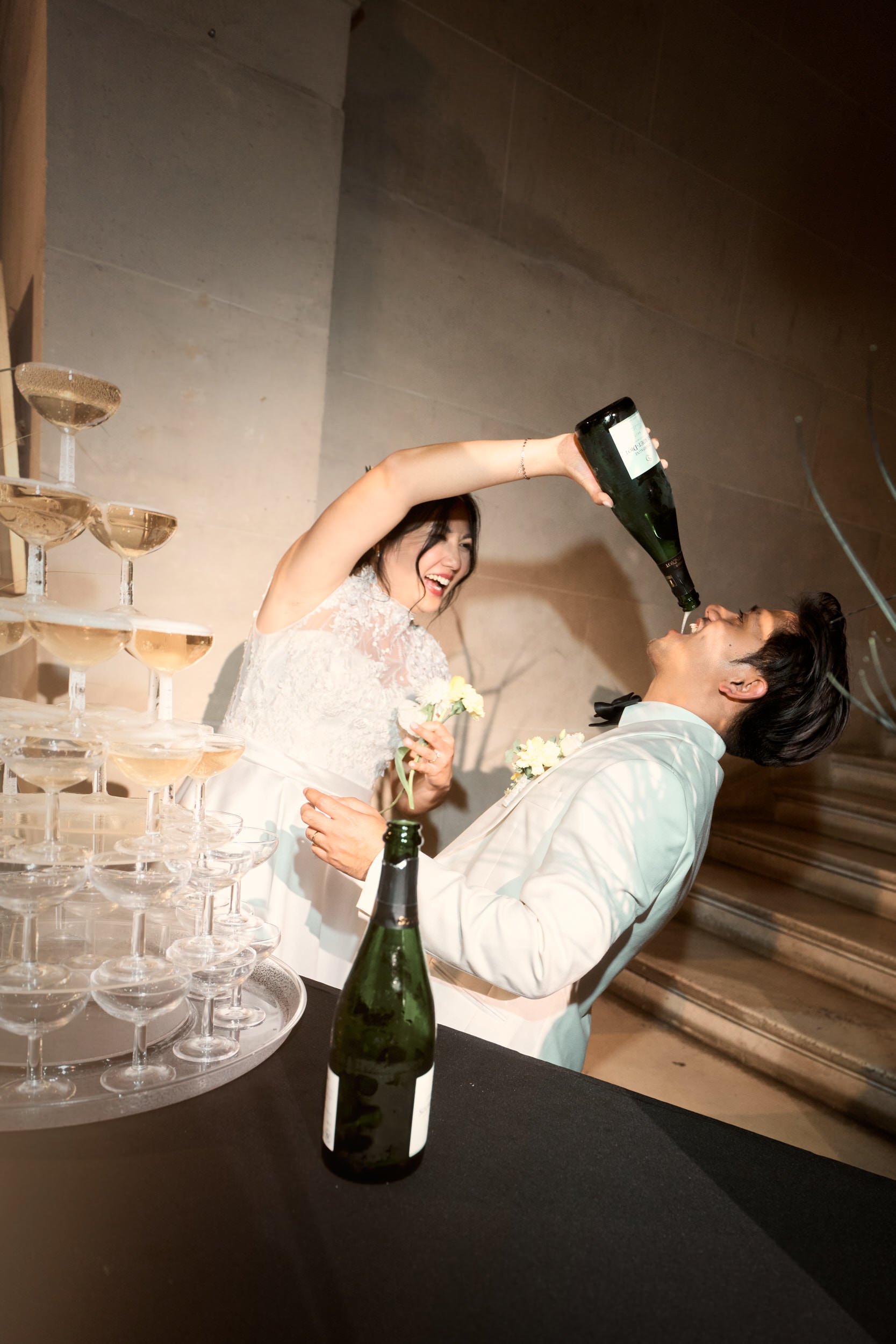 une photo festive de mariage