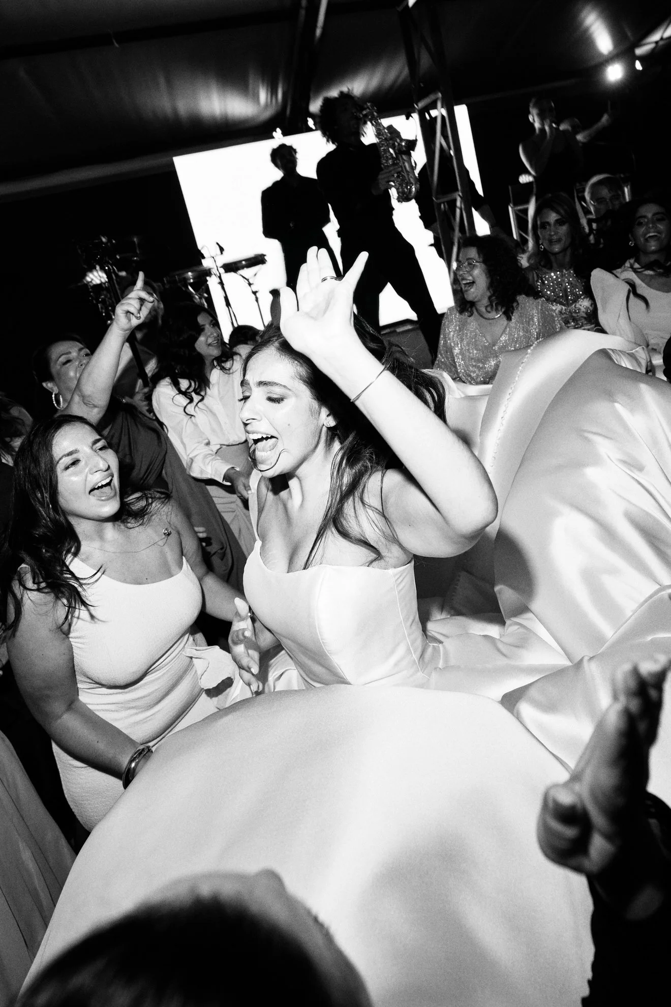 Une mariée danse pendant son mariage