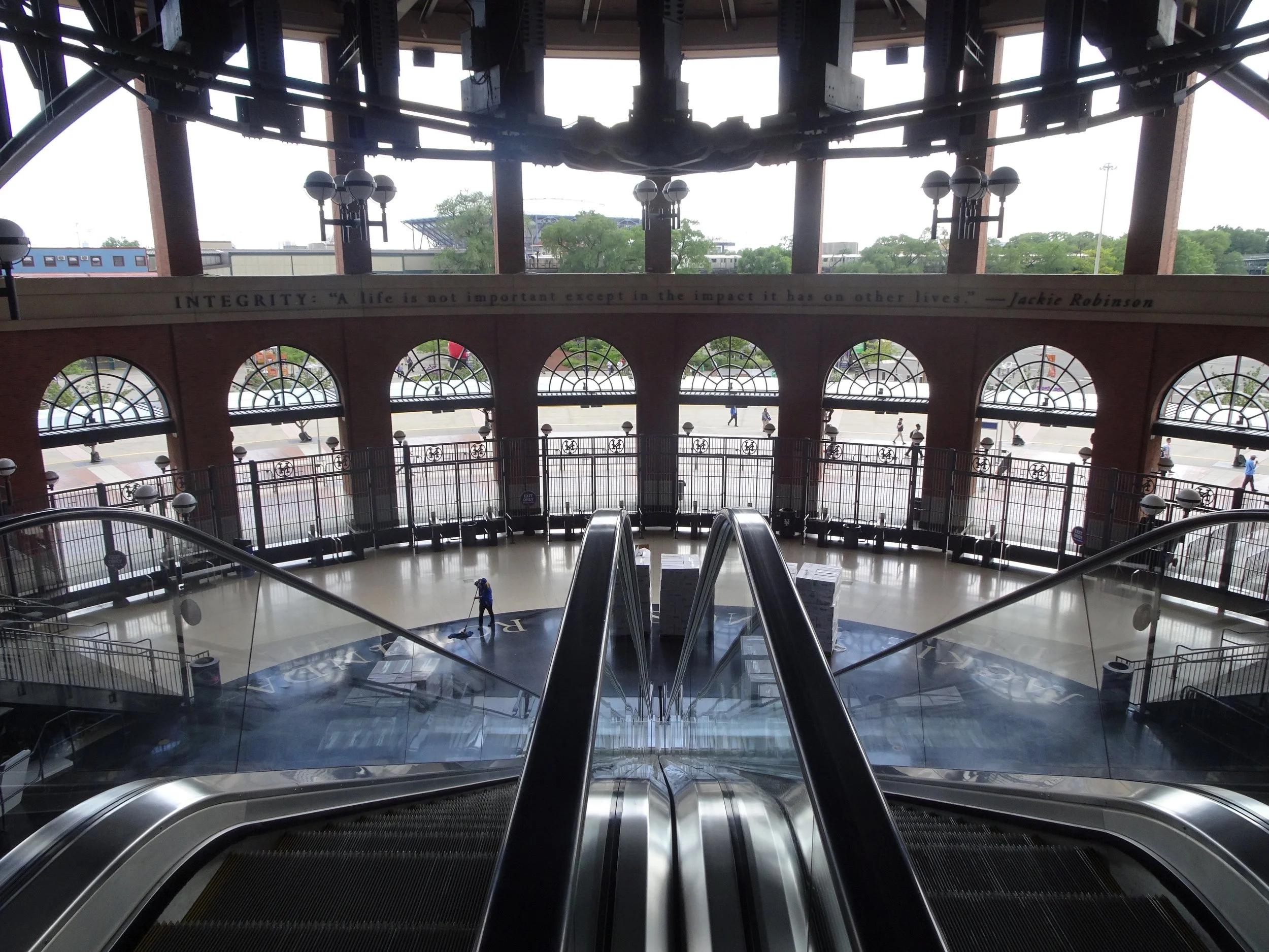 The Jackie Robinson Rotunda – The Jackie Robinson Rotunda, which serves as the main entrance to Citi Field, is 19,000 square feet and is lined with 70-foot brick archways. Fans are greeted by an eight-foot sculpture of the number “42”,