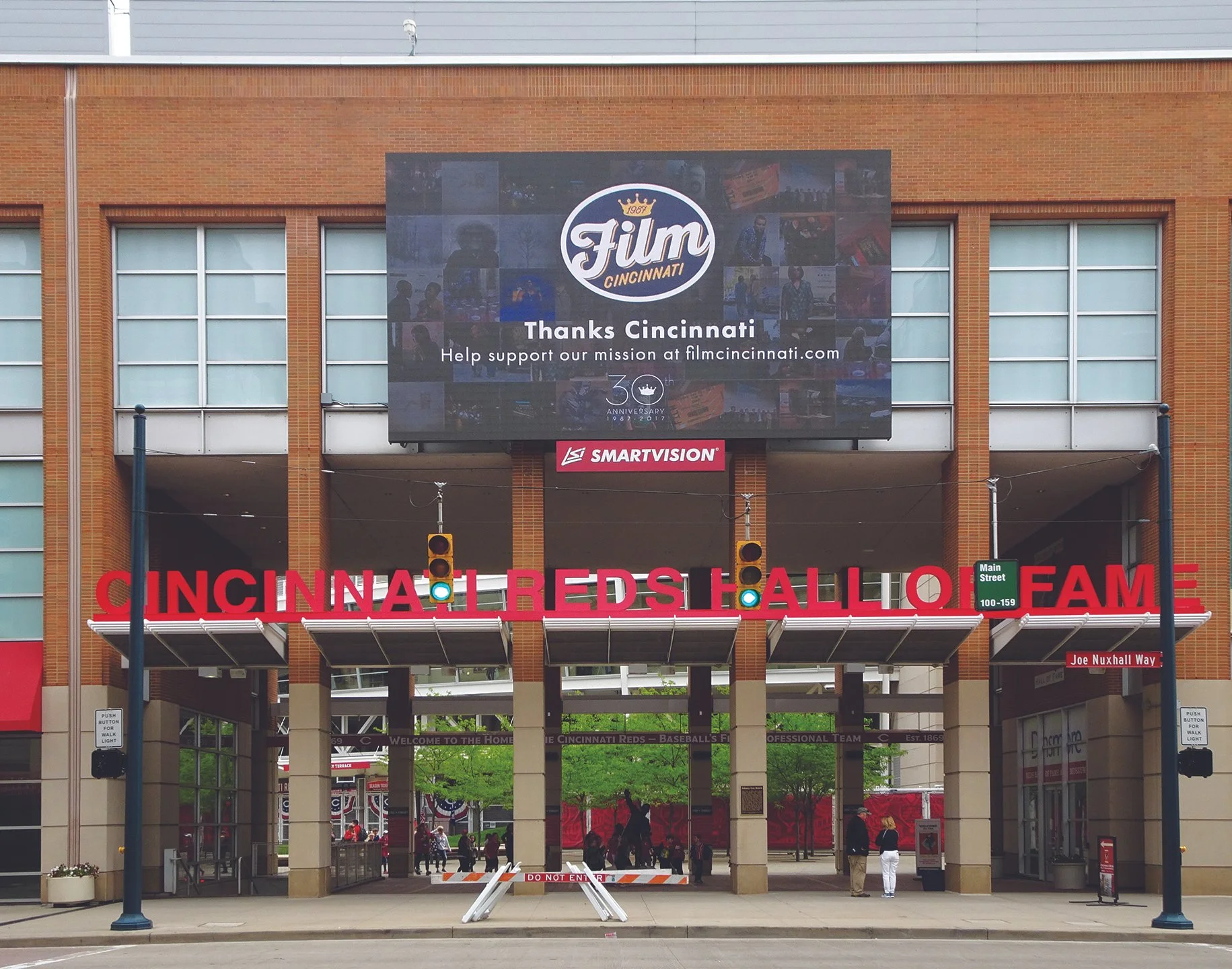  The Reds Hall of Fame – Grab a pregame lunch or dinner in The Banks, then stop at the Reds Hall of Fame and Museum, one of the most impressive places you’ll ever visit on a ballpark tour.&nbsp; 