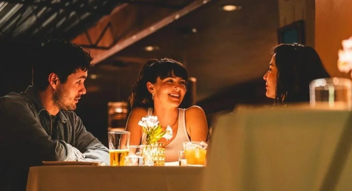 image of characters chatting over drinks from movie the threesome