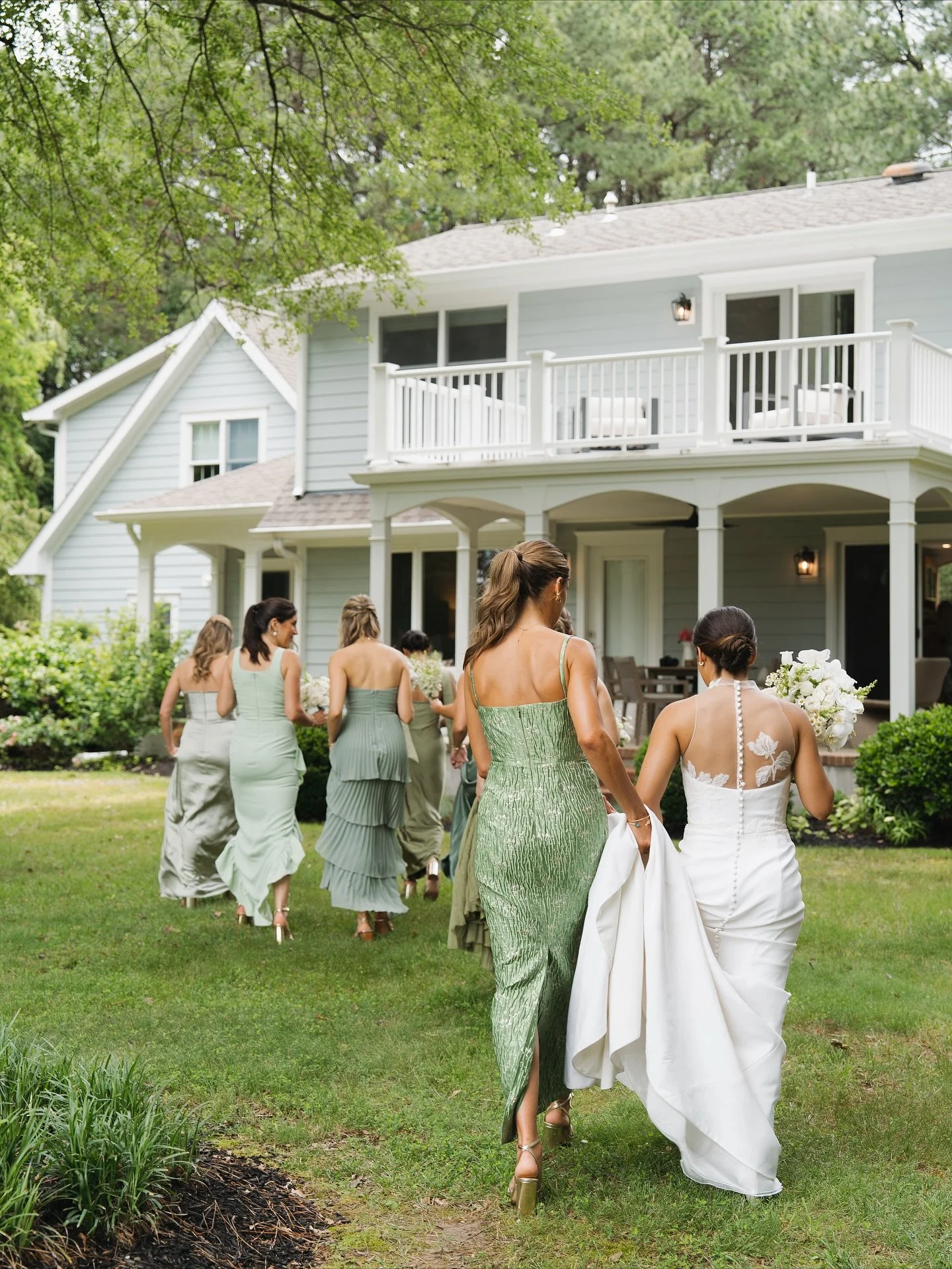 Surrounded by her favorite girls and the sound of happy chatter&hellip; the calm before the celebration begins. Wedding mornings are just the best 🤍🌿

#NJWeddingPhotographer #NewJerseyWedding #NJWedding #NJBride #NJWeddings #GardenStateBride #Jerse