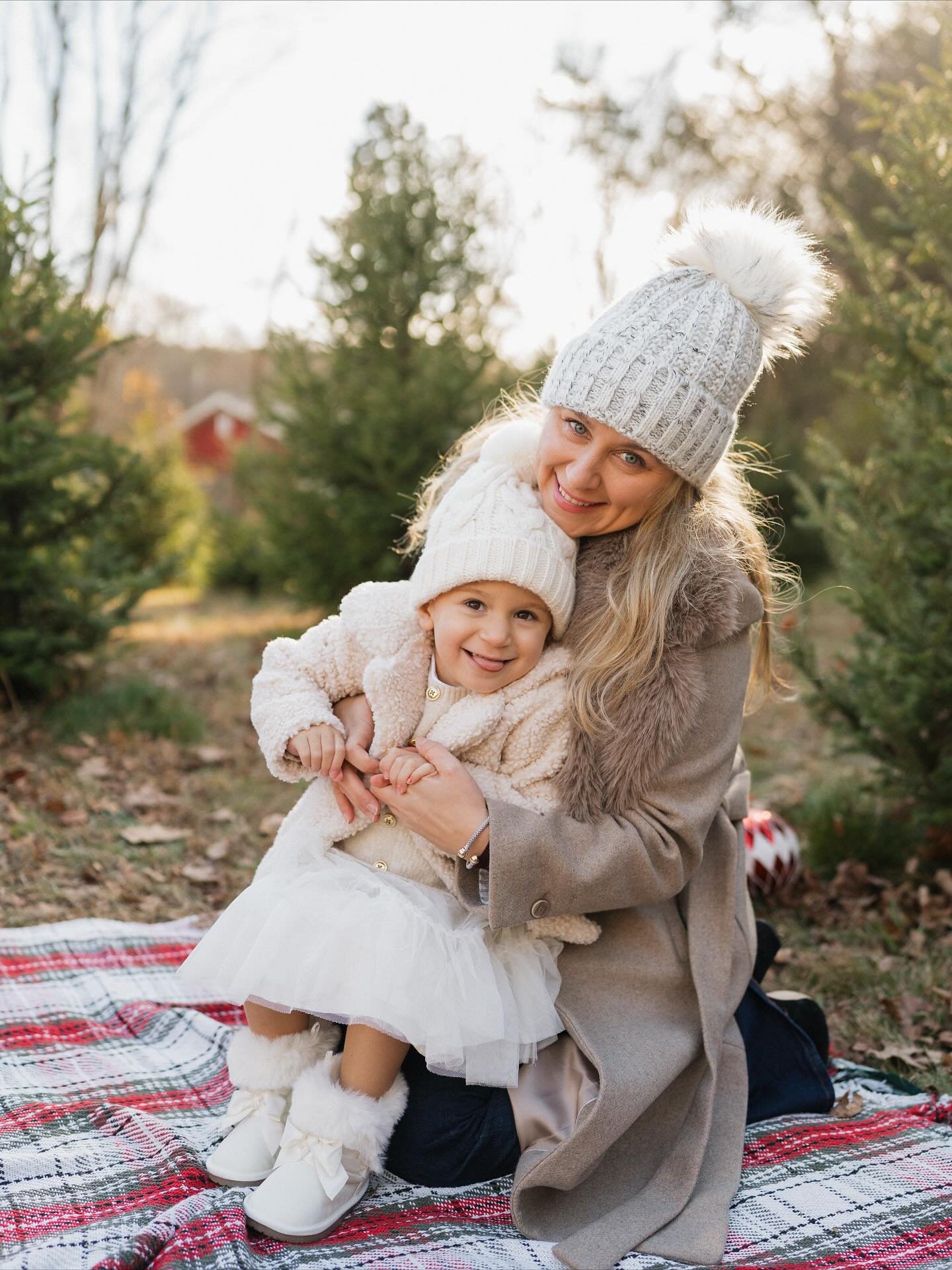 Holiday minis were a success! 🎄✨

Year 4 of doing my holiday mini sessions! Thank you to everyone who joined me to make this season extra special! I love seeing your photos on social media and even getting some of your holiday cards☺️🩷

#NJPhotogra