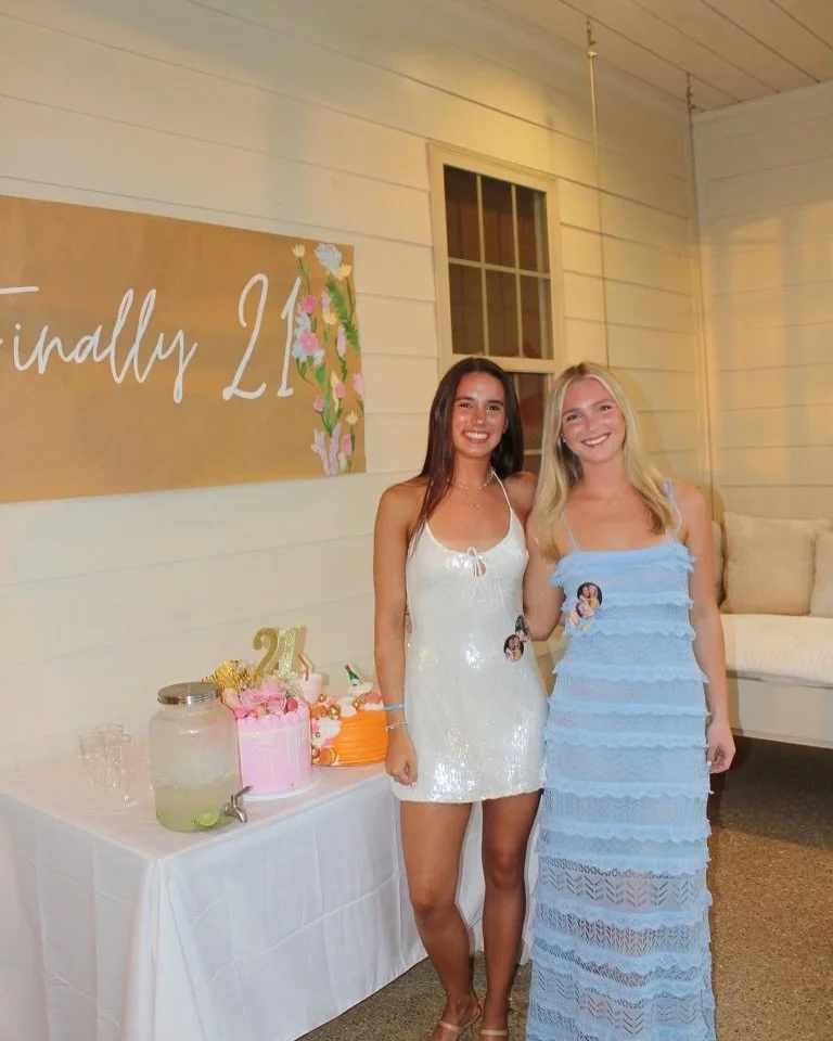 Spring birthdays are the best!! HBD @katieggiles and @brookewaldhelm !!🩷

#21stbirthday #21stsign
#paintedsign #custom21sign #painting #birthdaysign #handpaintedsigns