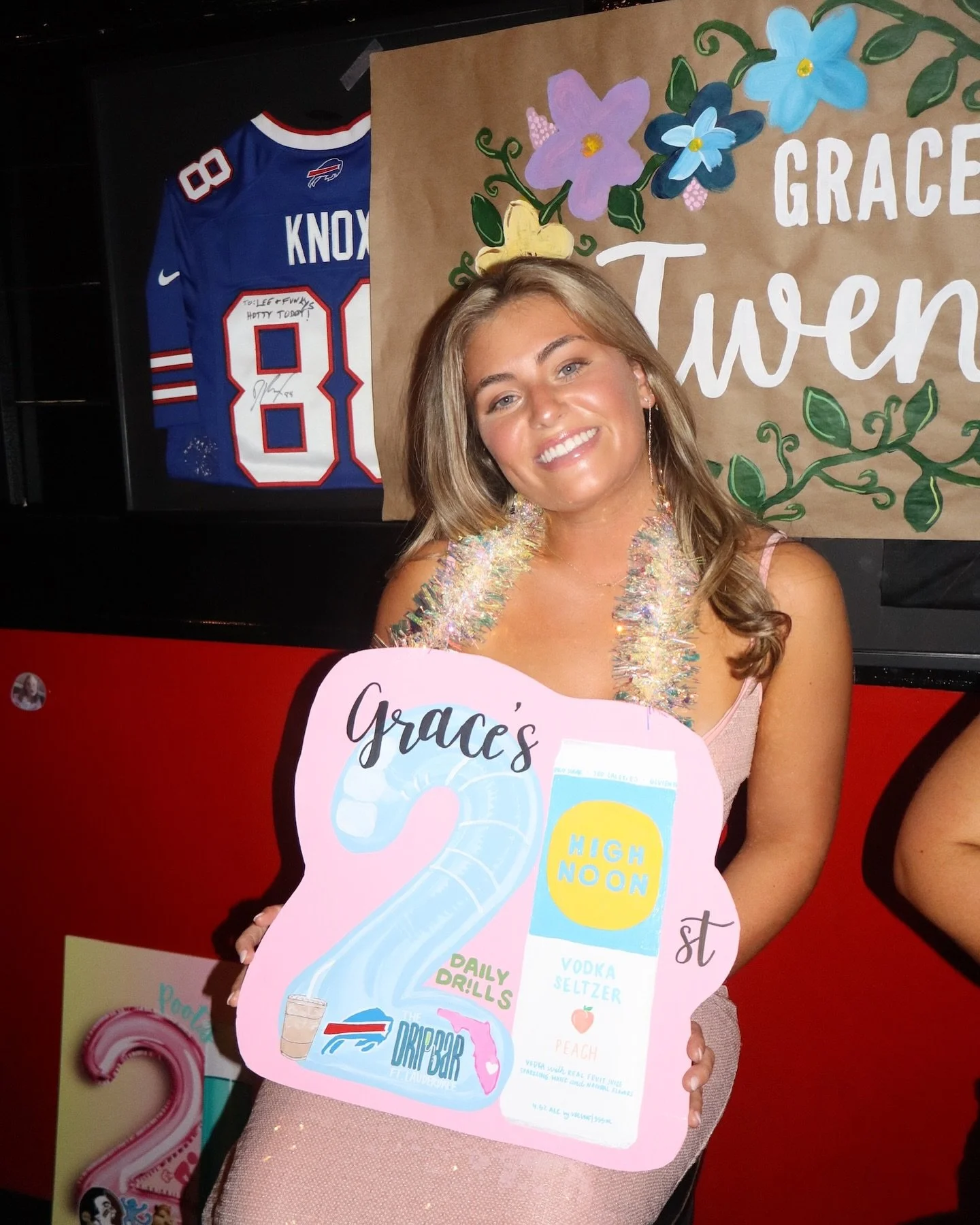@grace.cecchini 21st!!!🩵

#21stbirthday #21stsign
#paintedsign #custom21sign #painting #birthdaysign #handpaintedsigns
