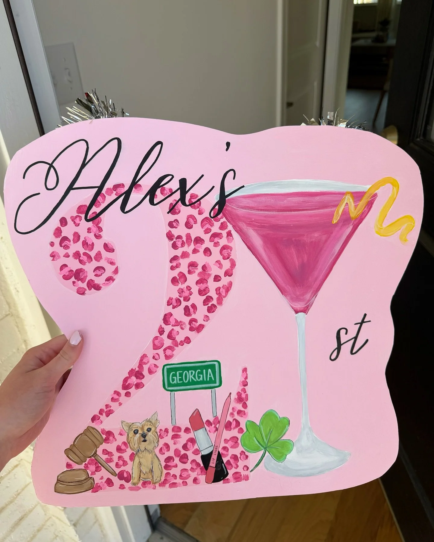 Loved trying some new things out with this one!!! So obsessed @alexkippingg 🩷🩷 

#21stbirthday #21stsign
#paintedsign #custom21sign #painting #birthdaysign #handpaintedsigns