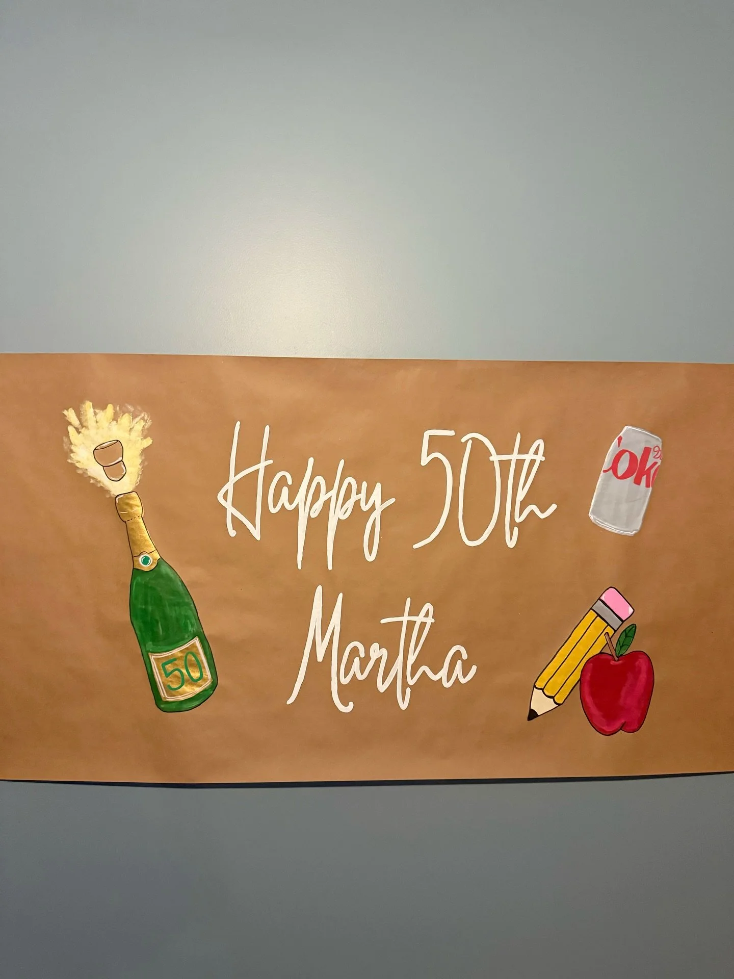 Moms deserve banners too🫶🫶 Loved making this one! 

#birthdaybanner #paintedsign #custom21sign #painting #birthdaysign #handpaintedsigns