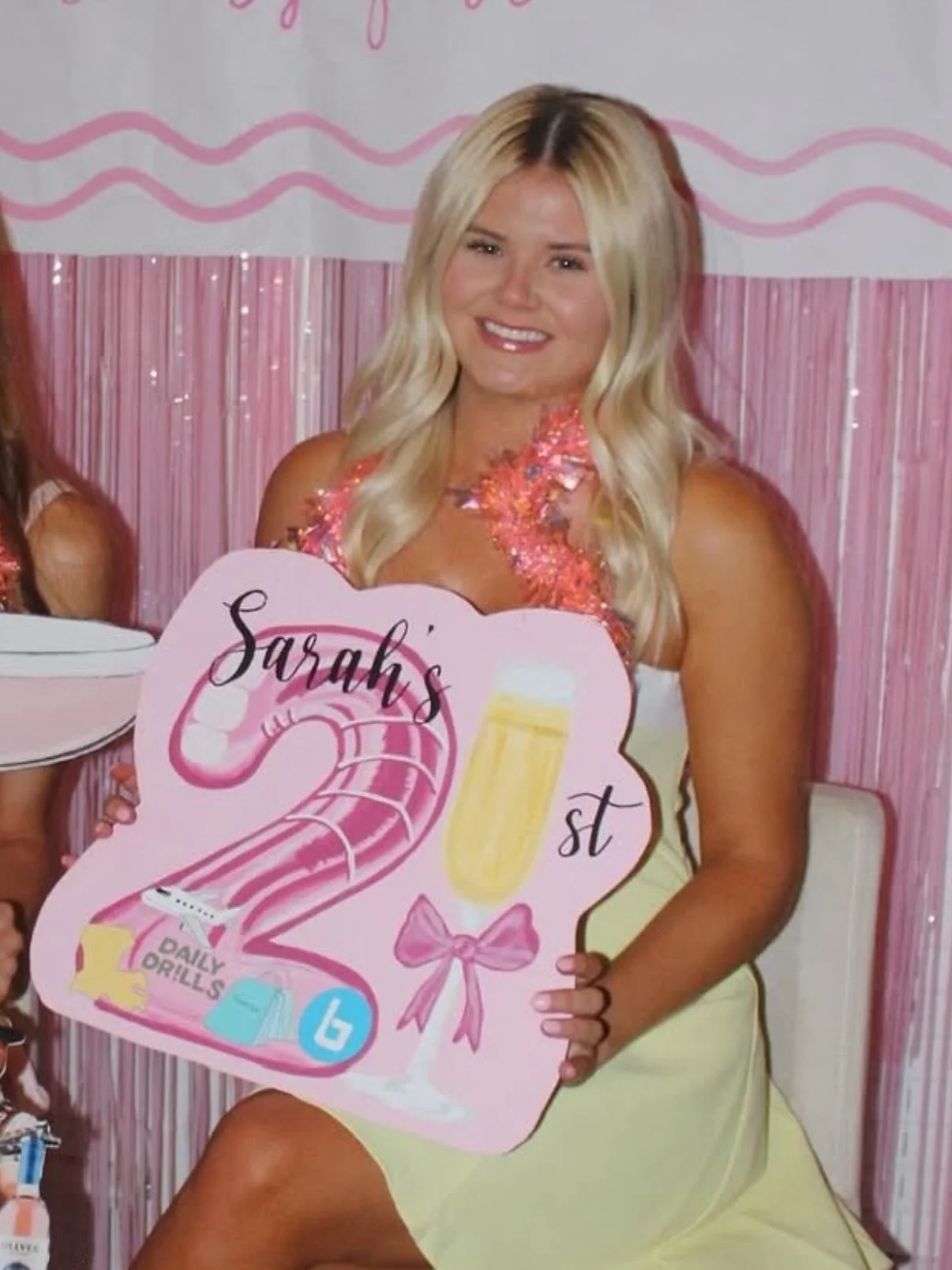 21st sign for @_sarahschoen !!! 🩷 Happy birthday!! 

#21stbirthday #21stsign
#paintedsign #custom21sign #painting #birthdaysign #handpaintedsigns