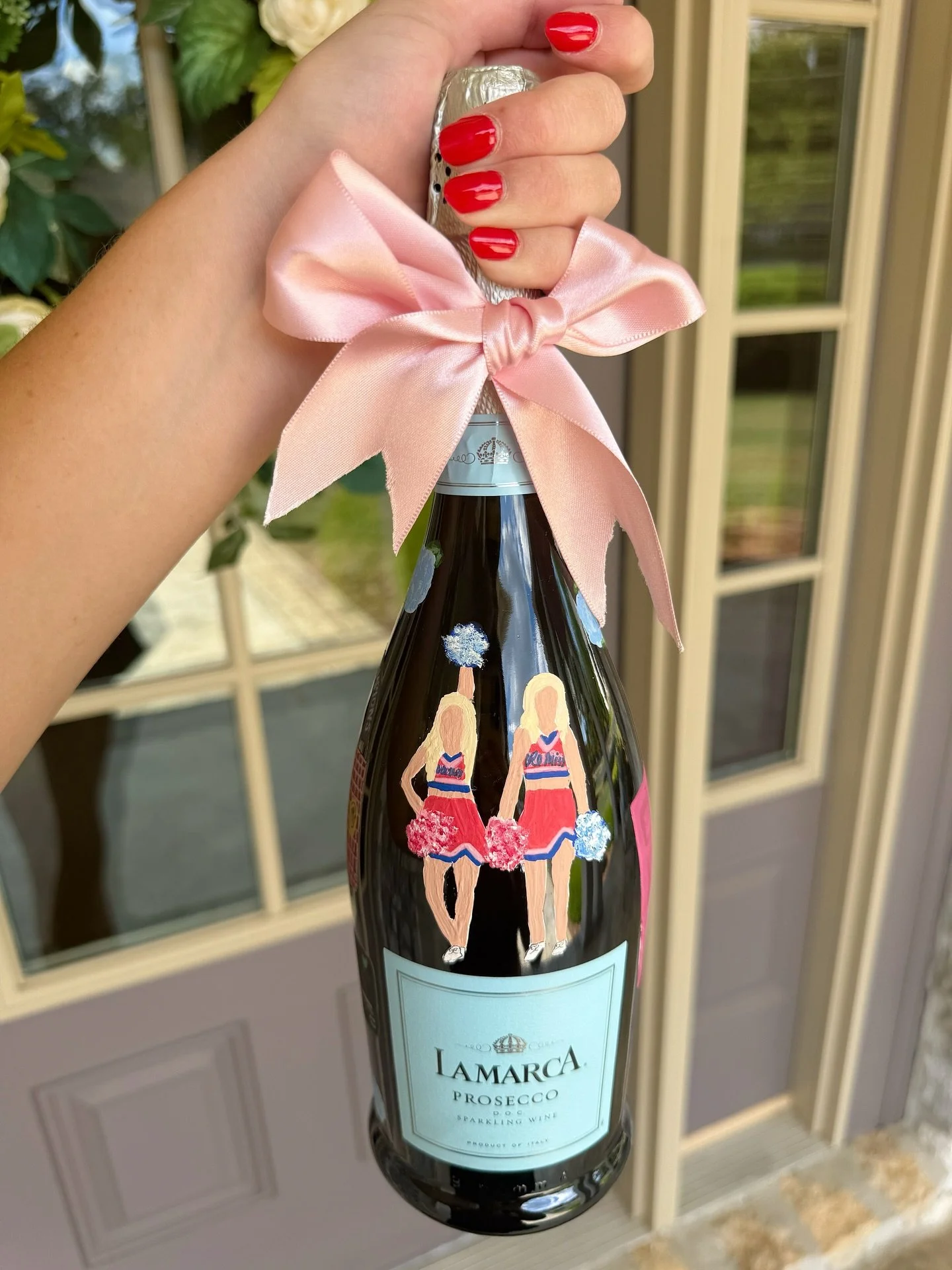 Loved making this bottle for @claudia_shelton 🩷🩷 the perfect gift!!!

#paintedbottles #customart #personalizedgift #artist
