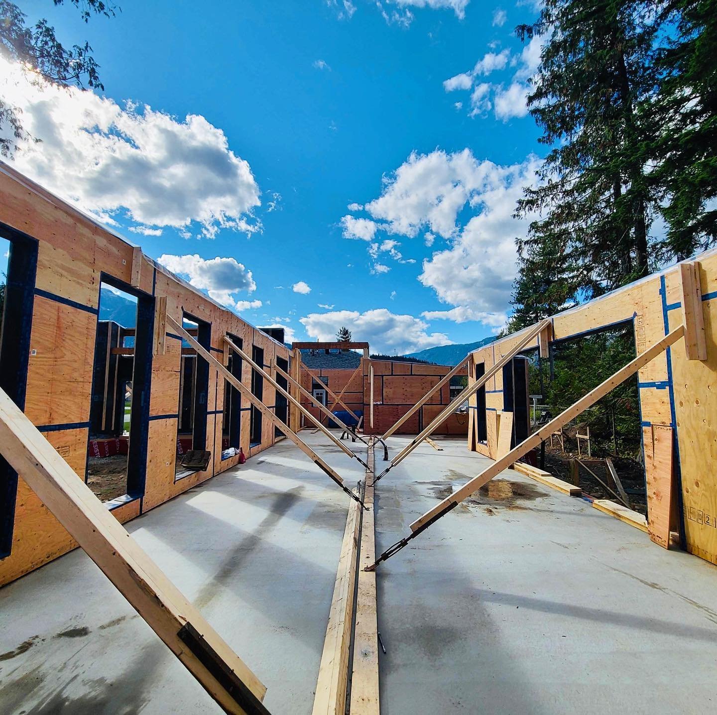 wooden framing of a house under construction over a blue sky in the sea to sky corridor made by a professional carpenter