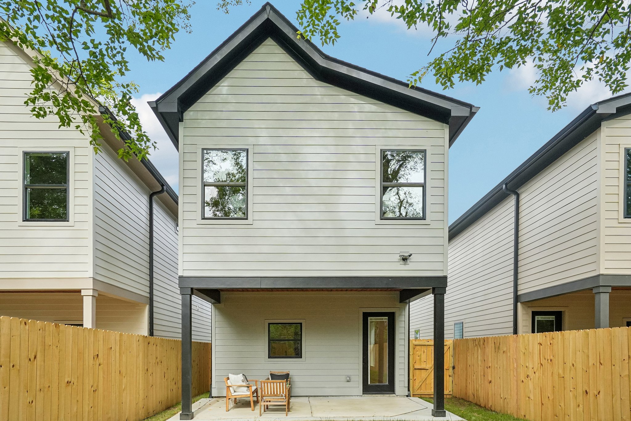 39-web-or-mls-Sultana Ave B-S0508-039.jpg