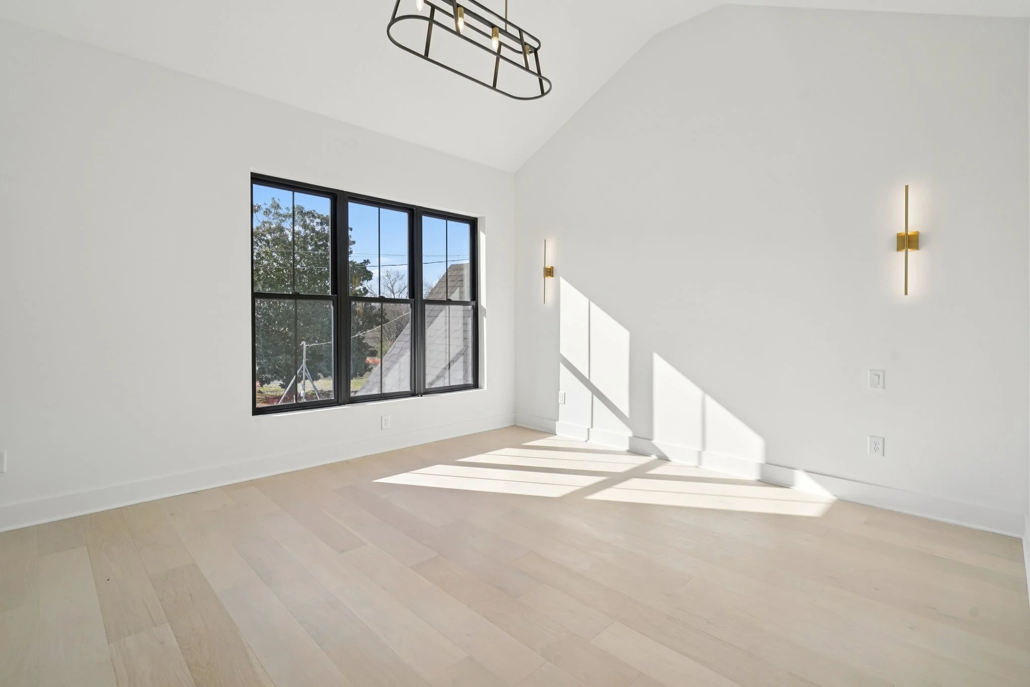 42-web-or-mls-Watsonwood Dr-S2711-040.jpg
